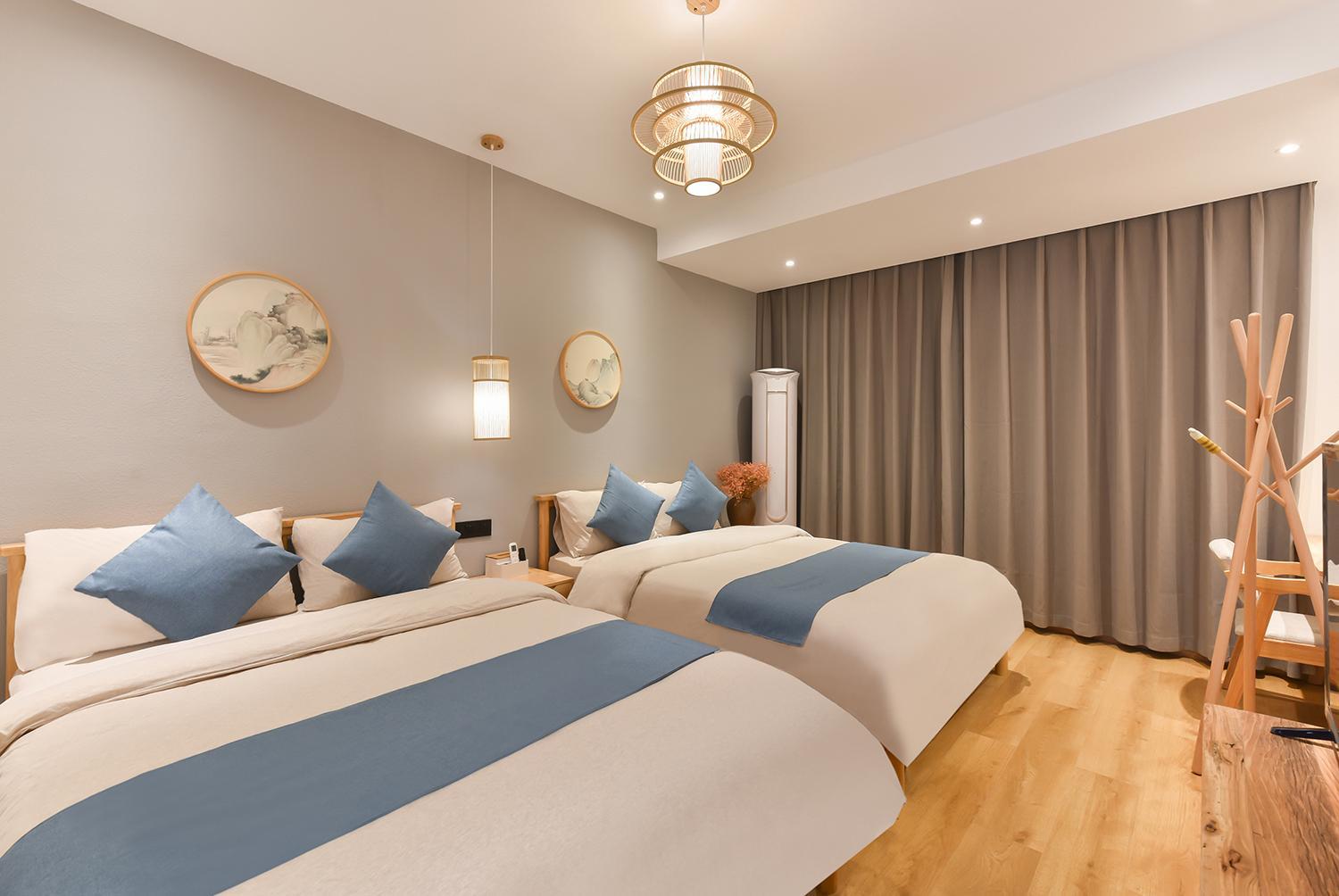 Quadruple Room with Private Bathroom photo 3