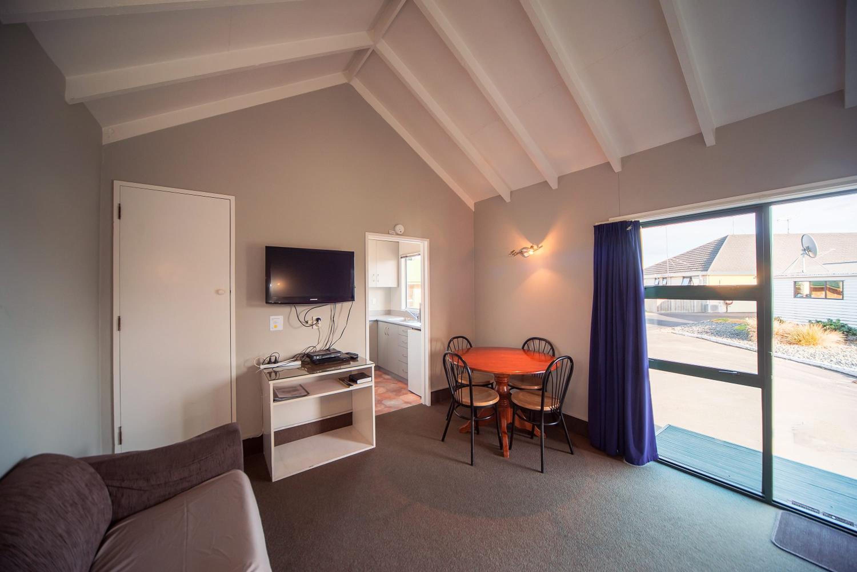 Budget Double Room - Photo 7