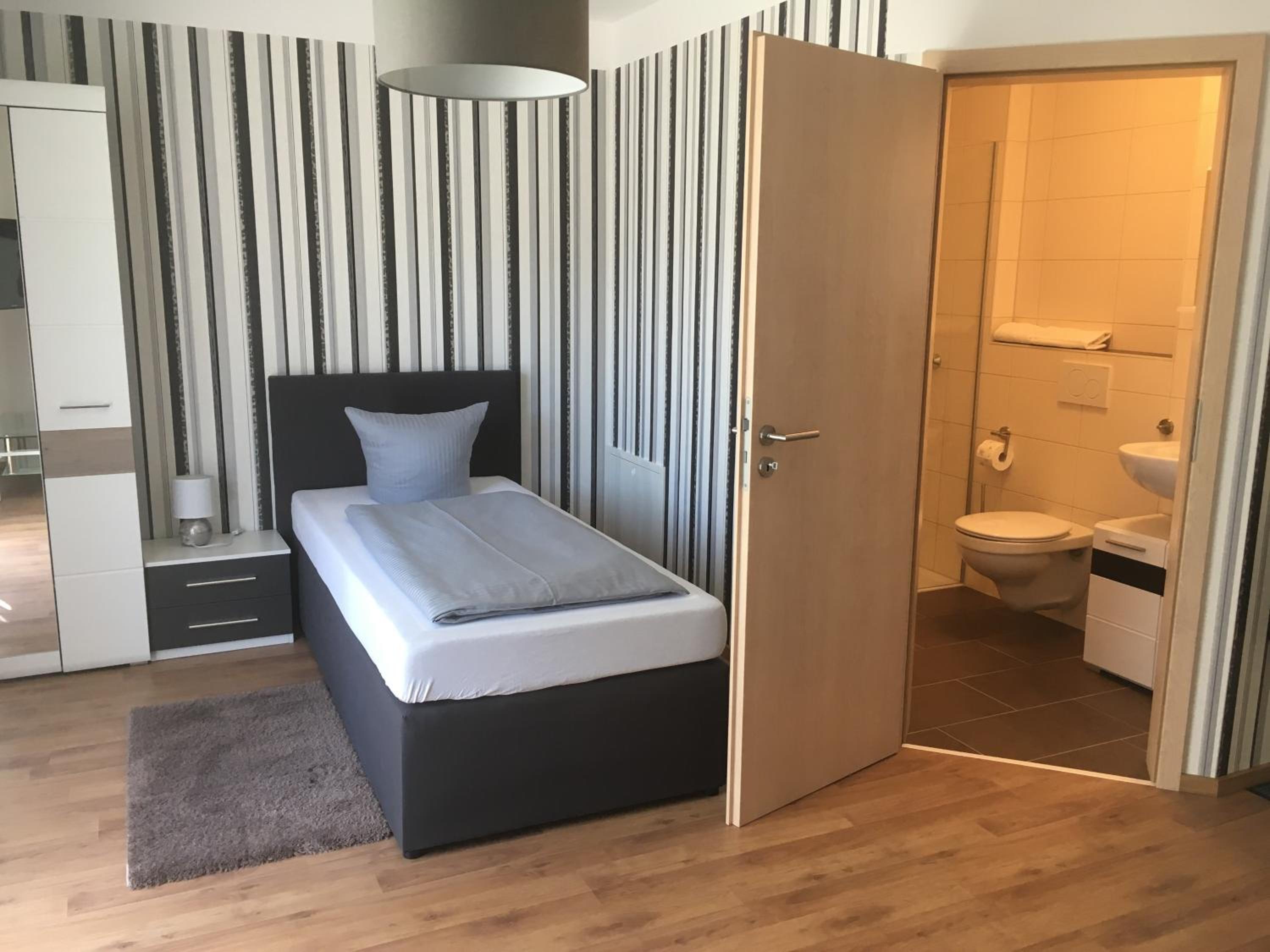 Single Room with Bathroom photo 3
