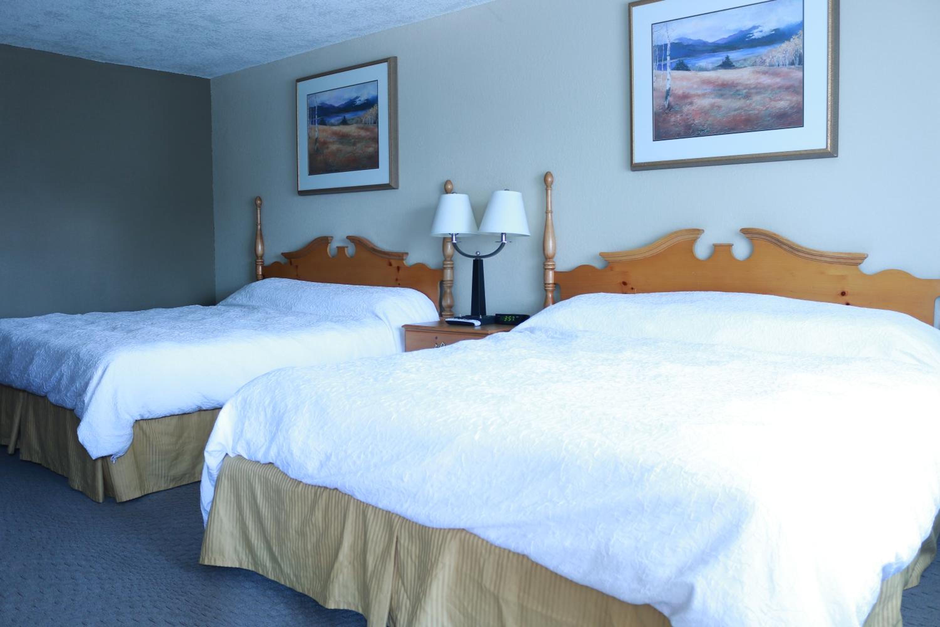 King Room with Two King Beds - Non Smoking photo 3