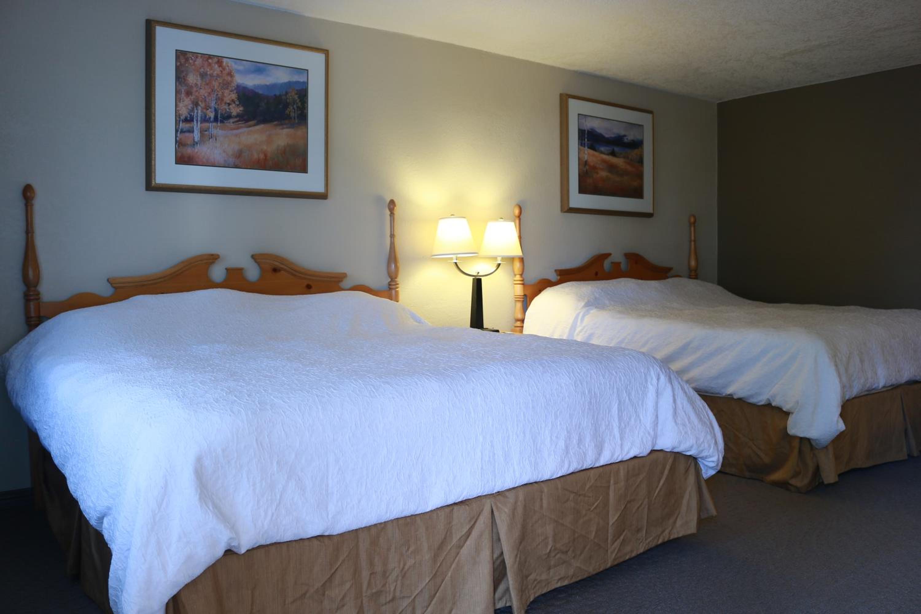 King Room with Two King Beds - Non Smoking photo 2