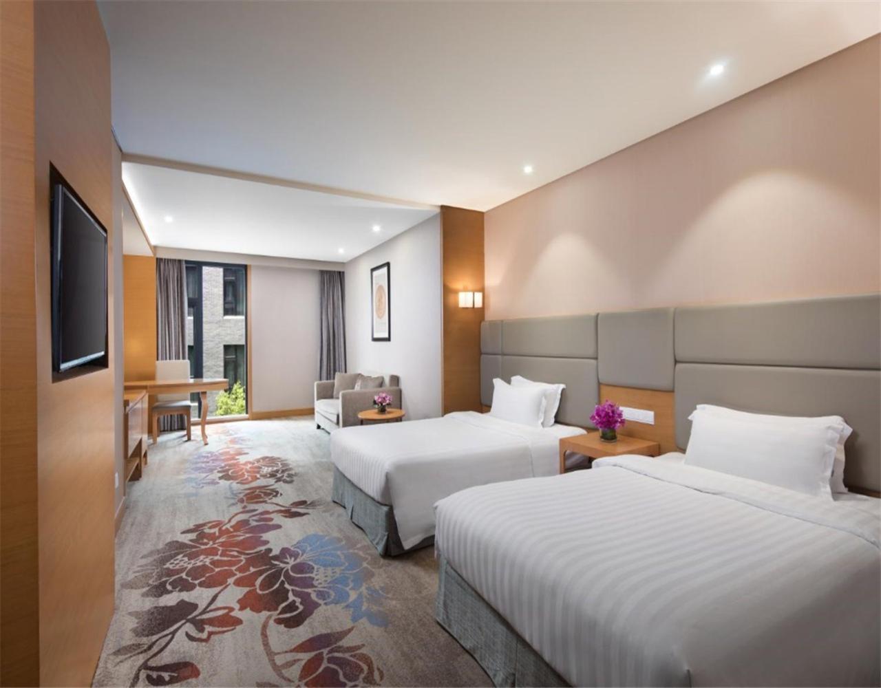 Deluxe Two Beds - Non-Smoking - Photo 4