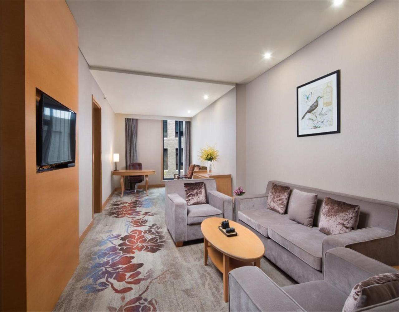 Executive King Suite - Non-Smoking - Photo 1