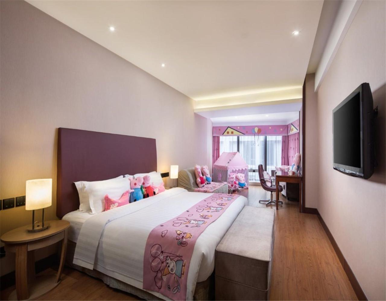 Deluxe King Room - Non-Smoking - Photo 4