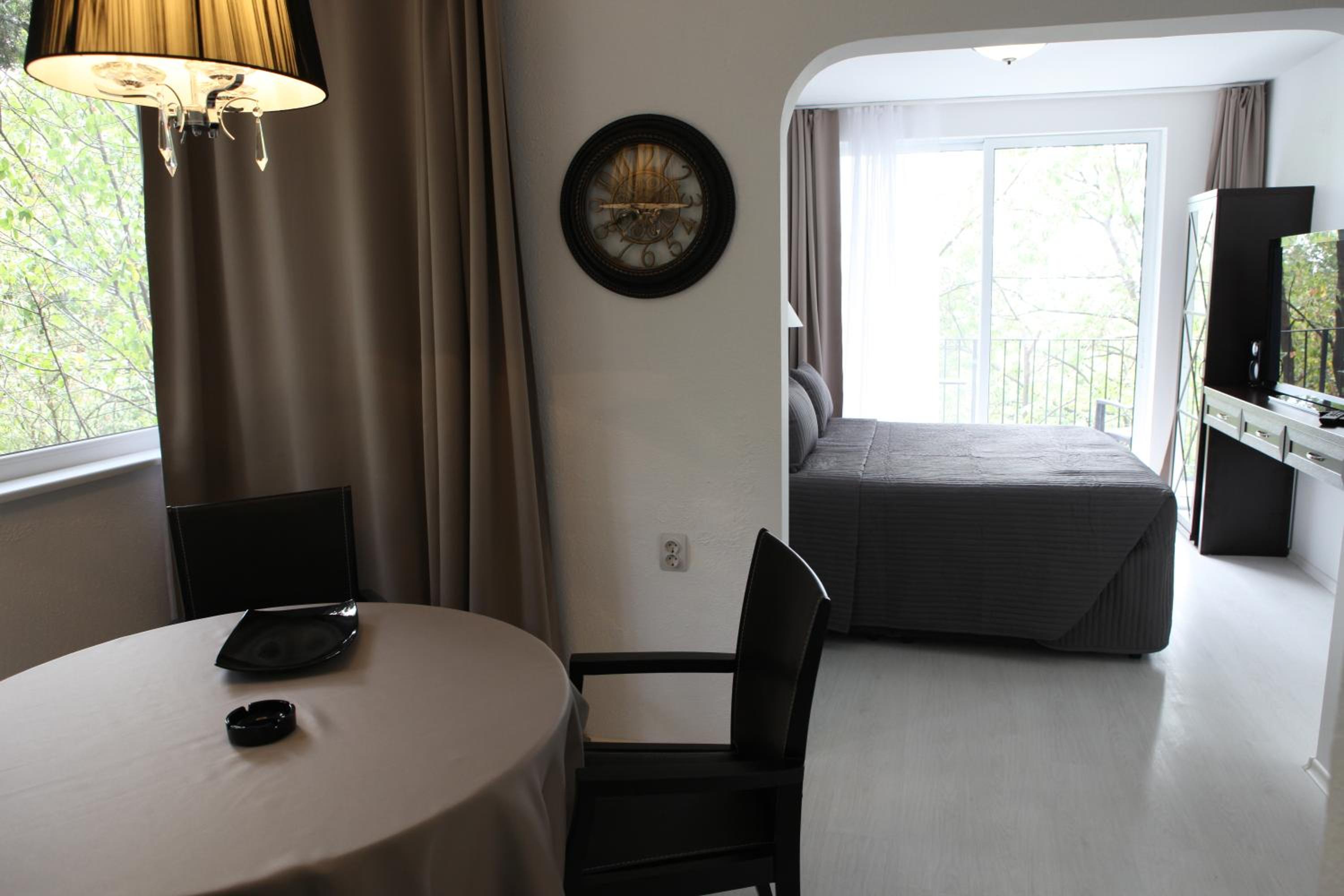 Deluxe Double Room with Balcony photo 3