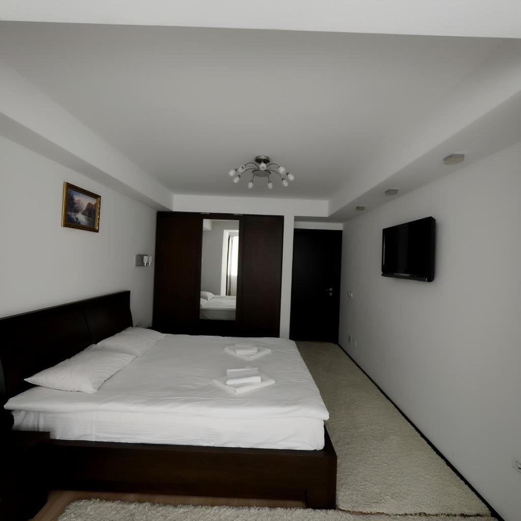 Three-Bedroom Apartment photo 1