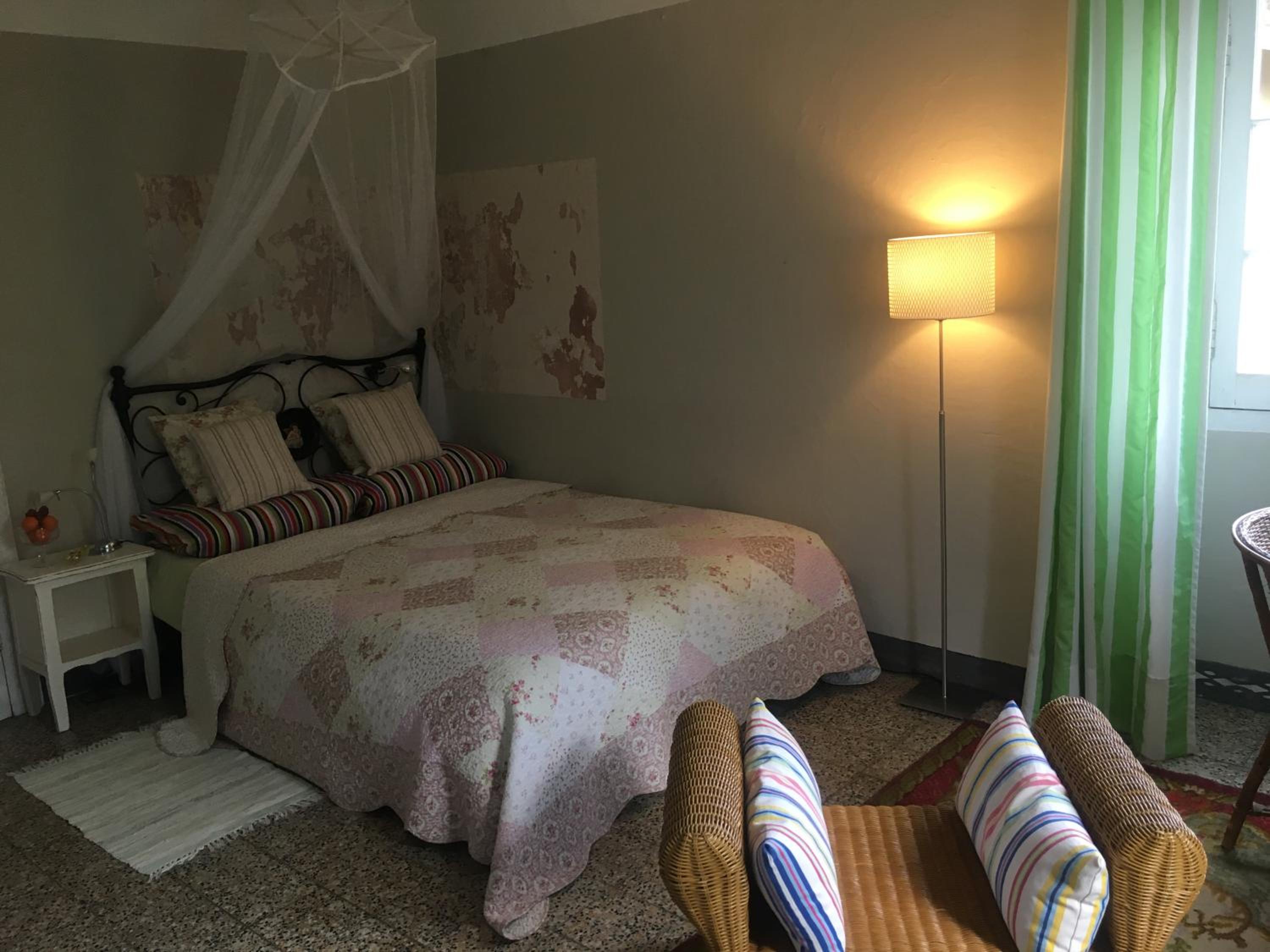 Double Room with Private Bathroom - Photo 2