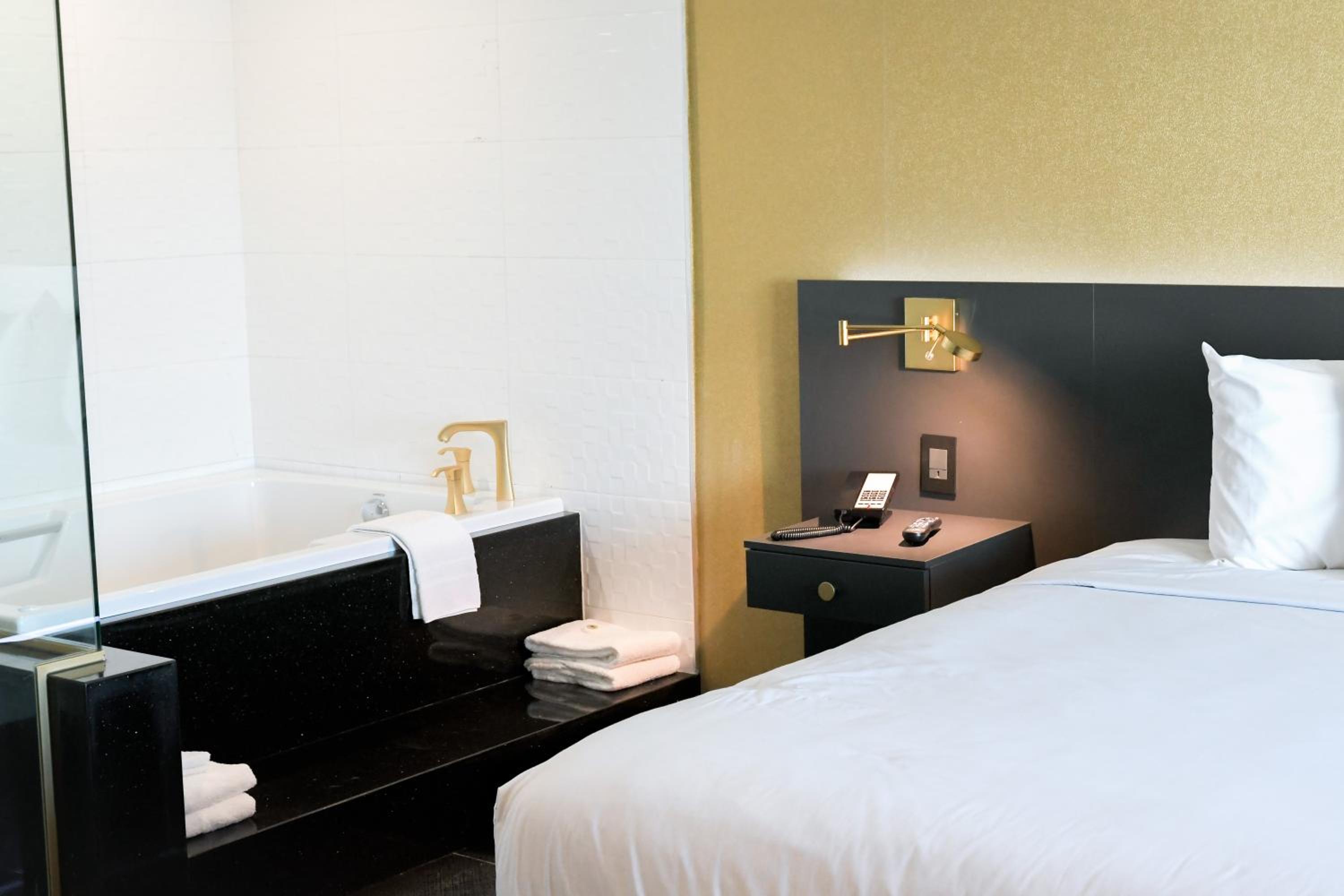 Honeymoon Suite