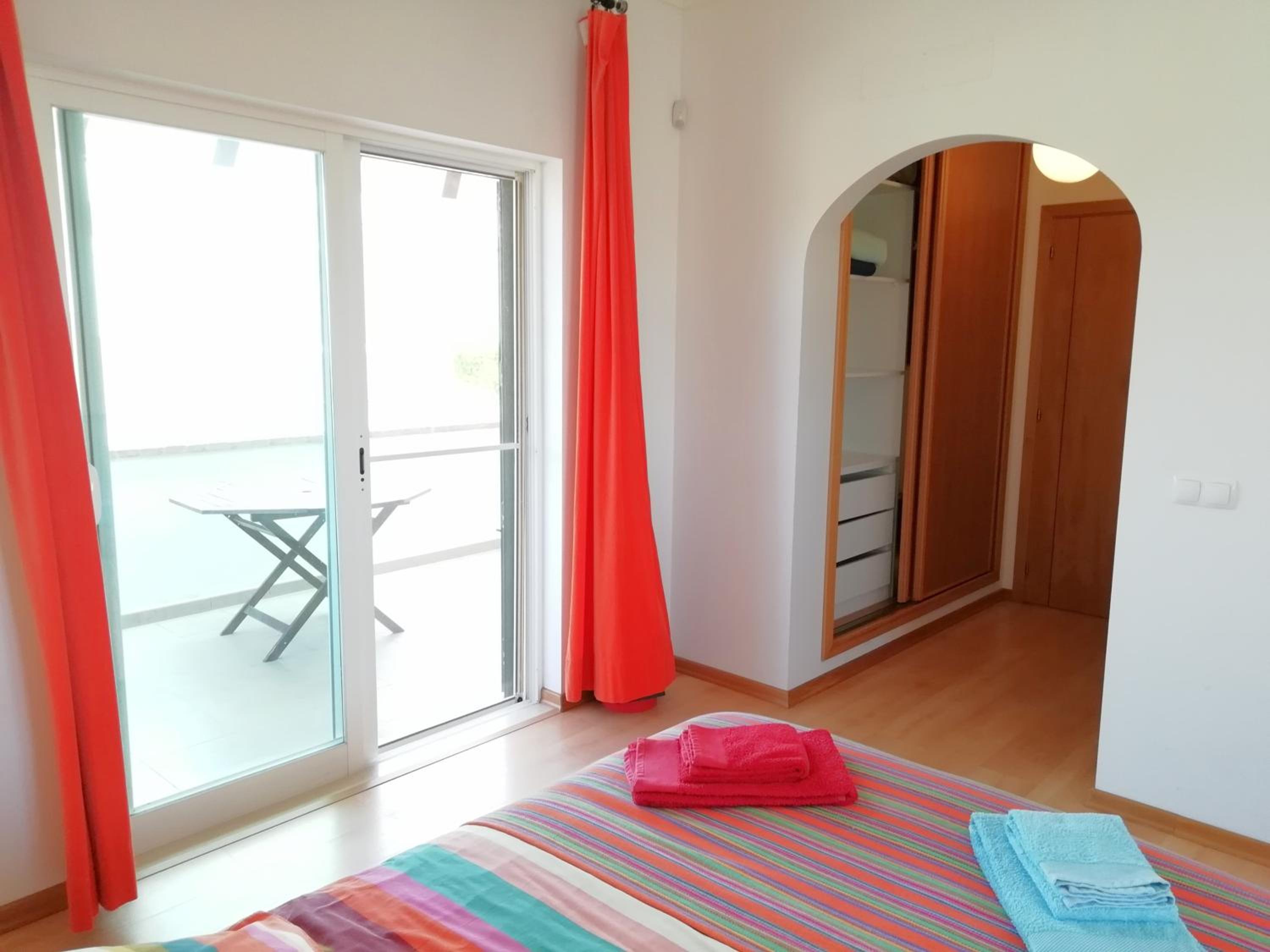 Deluxe Double Room with Bath - Photo 3