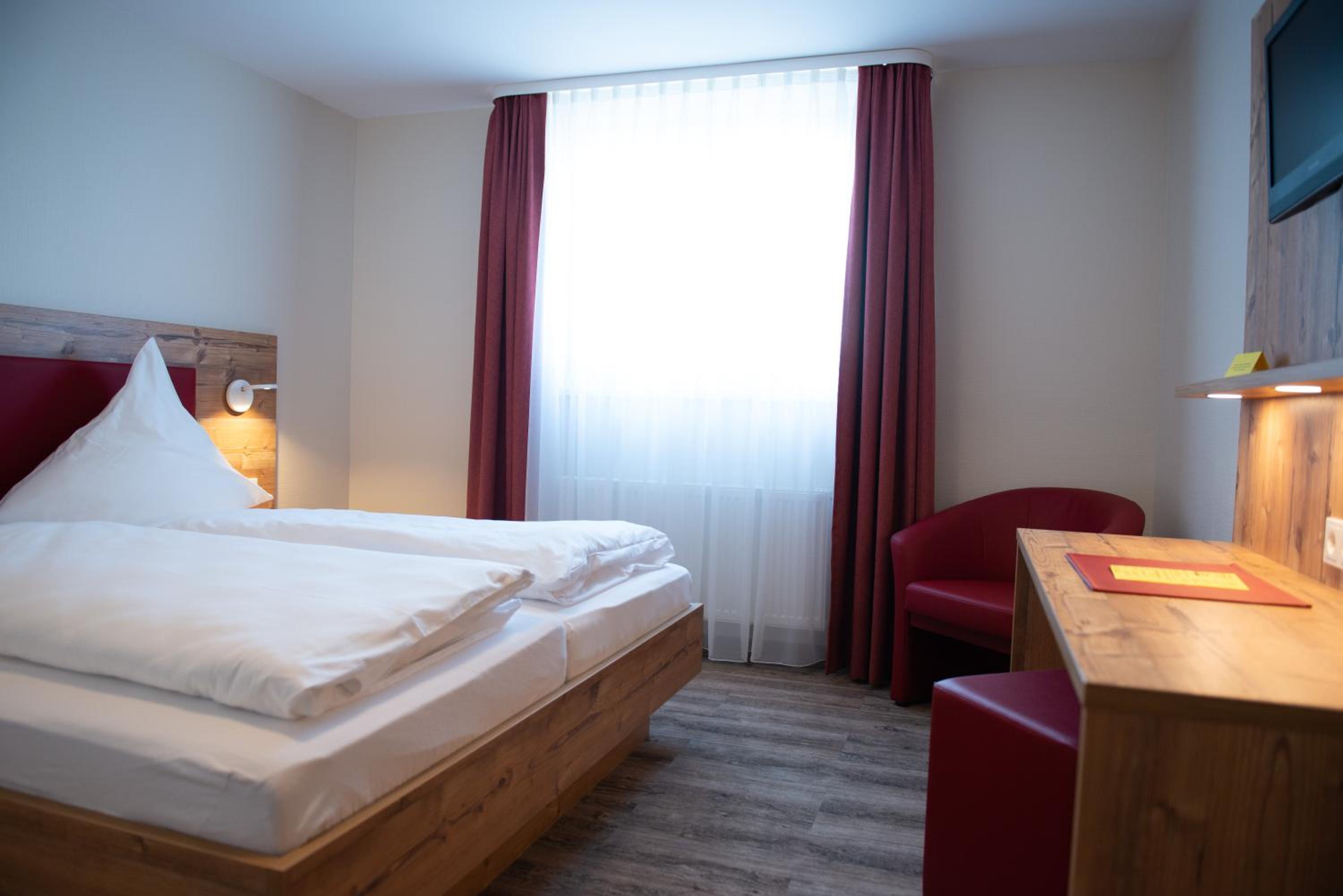 Double Room with Private Bathroom - Photo 4