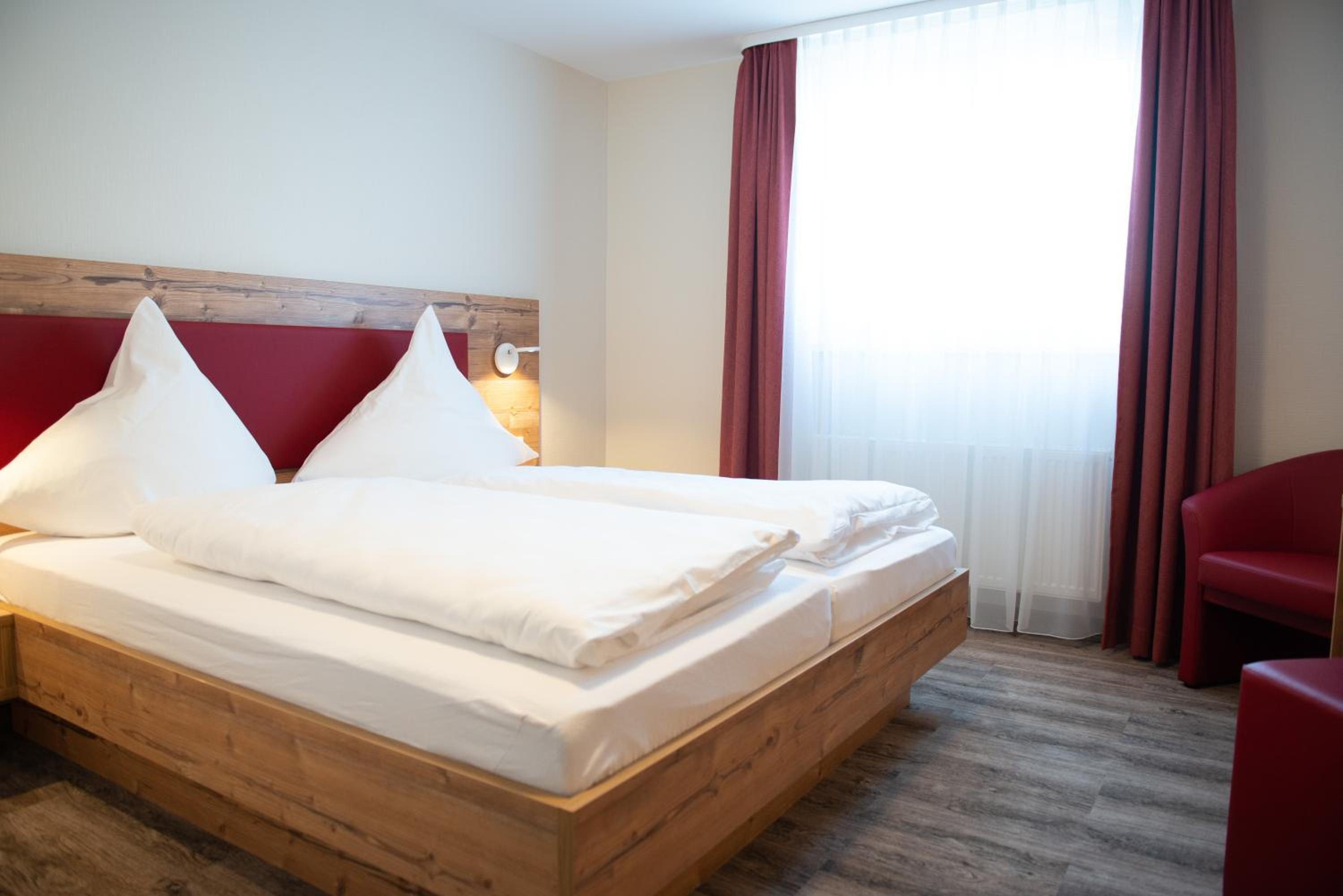 Double Room with Private Bathroom - Photo 3