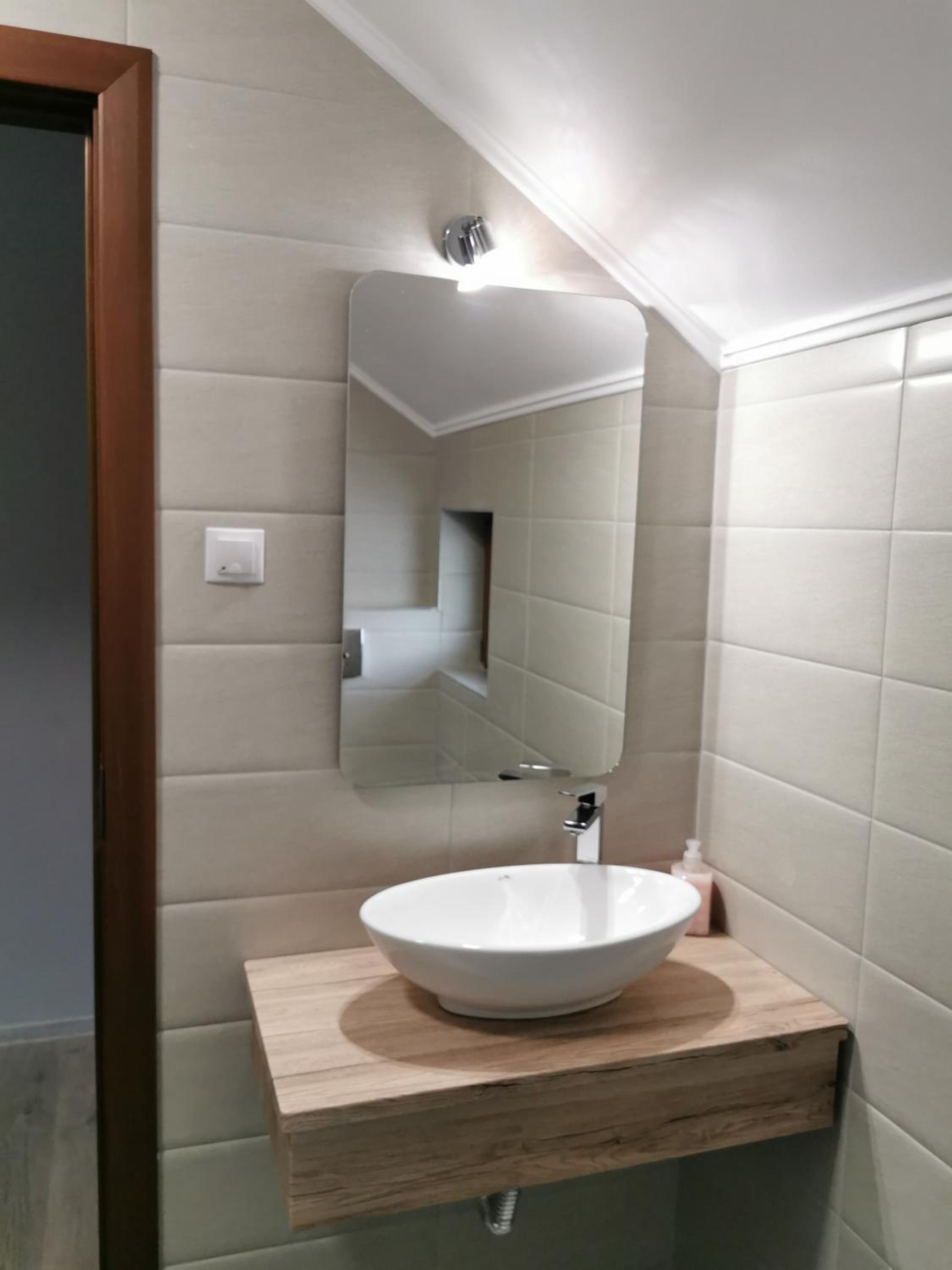 Double or Twin Room with Private Bathroom - Photo 12