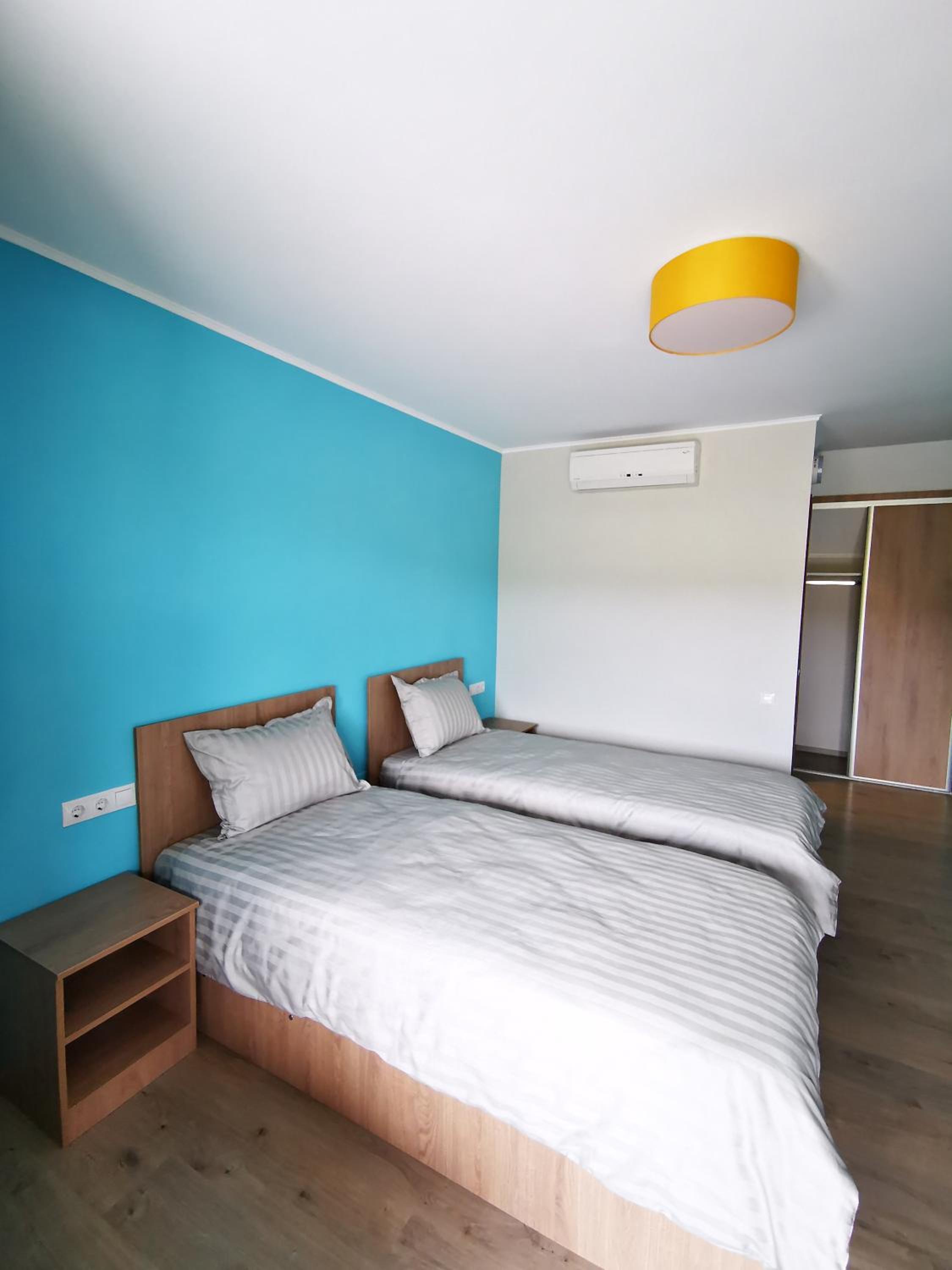 Double or Twin Room with Private Bathroom - Photo 2