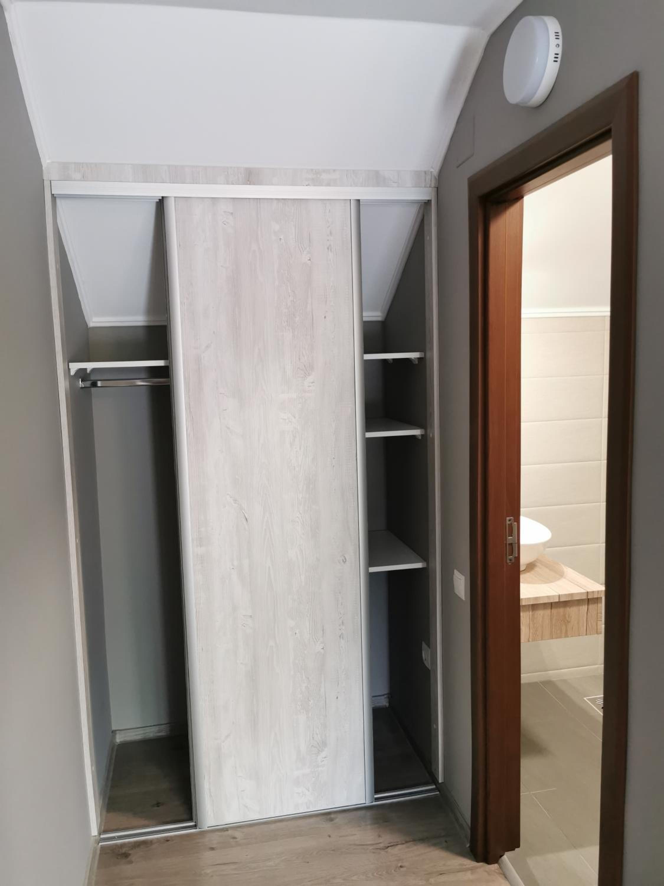Double or Twin Room with Private Bathroom - Photo 3