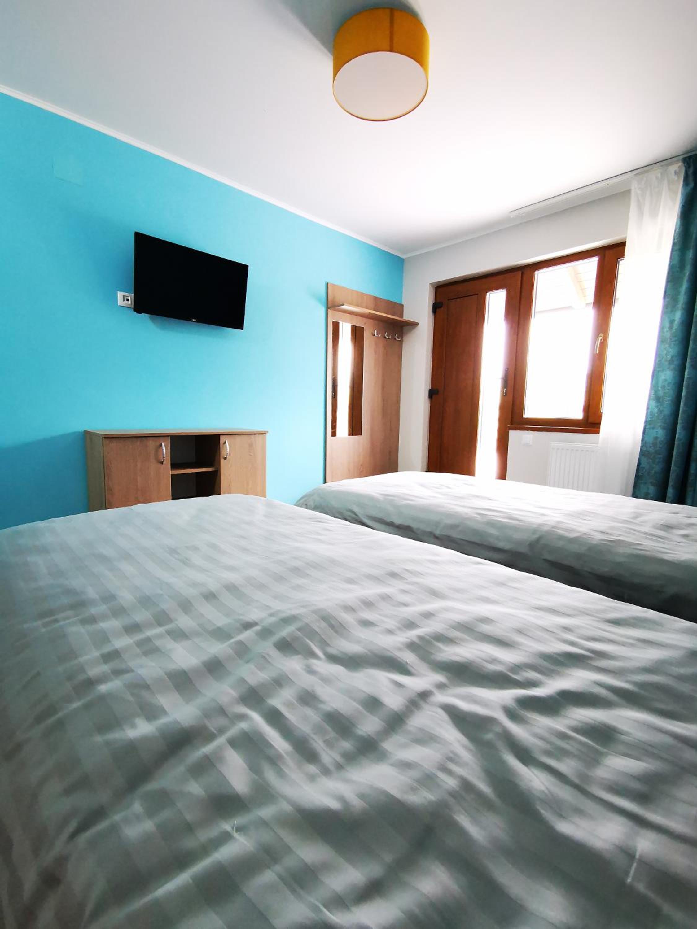 Double or Twin Room with Private Bathroom - Photo 4