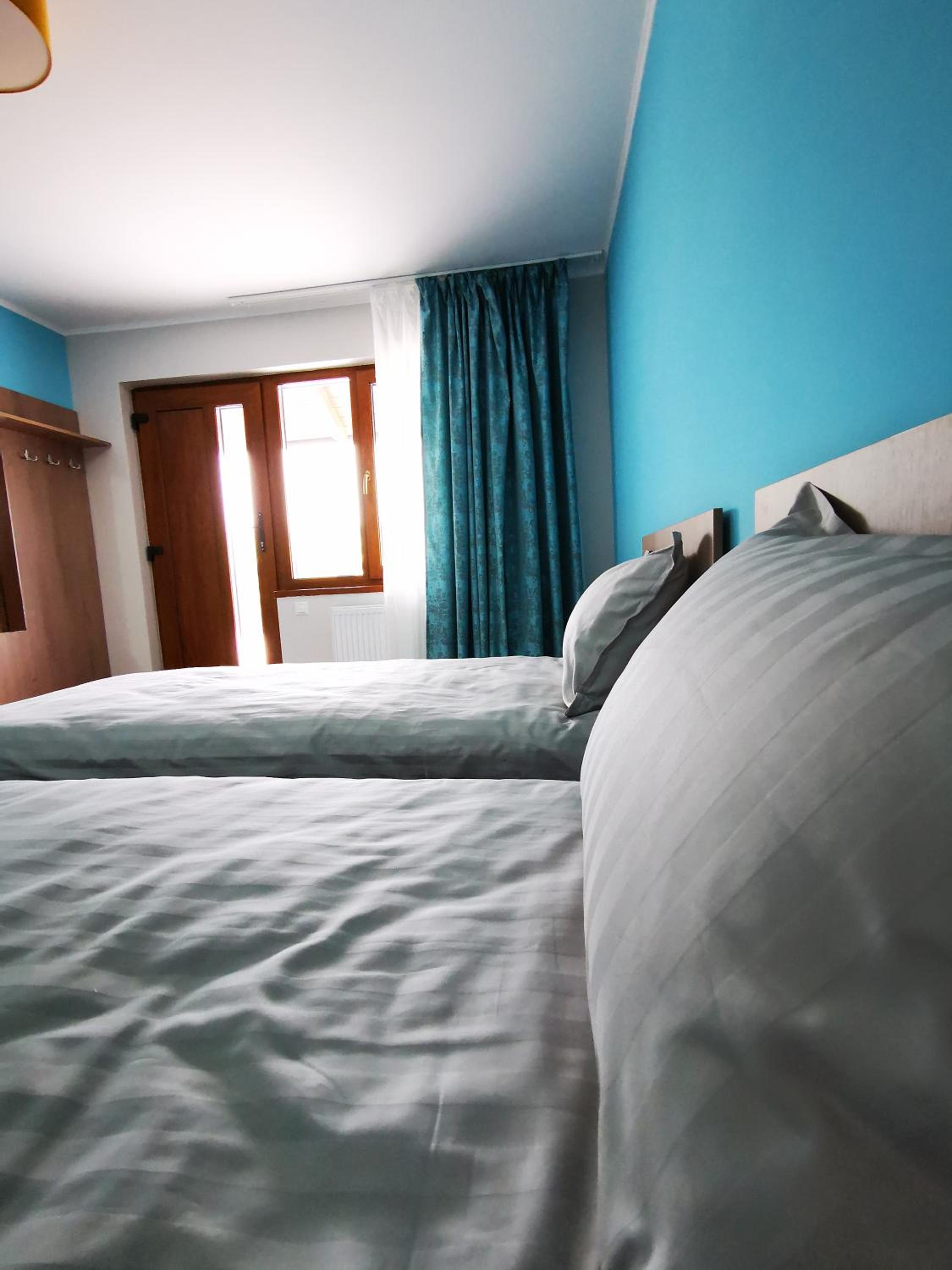 Double or Twin Room with Private Bathroom - Photo 6