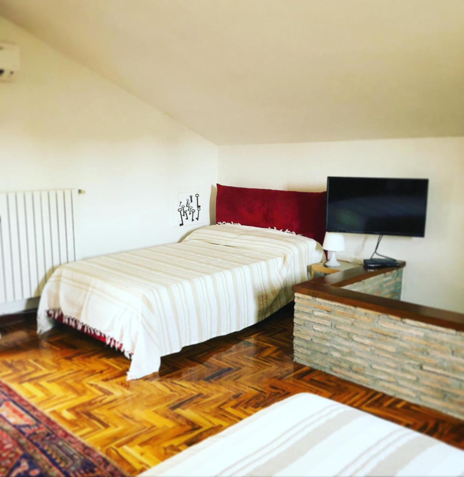 Deluxe Room with Private External Bathroom photo 2