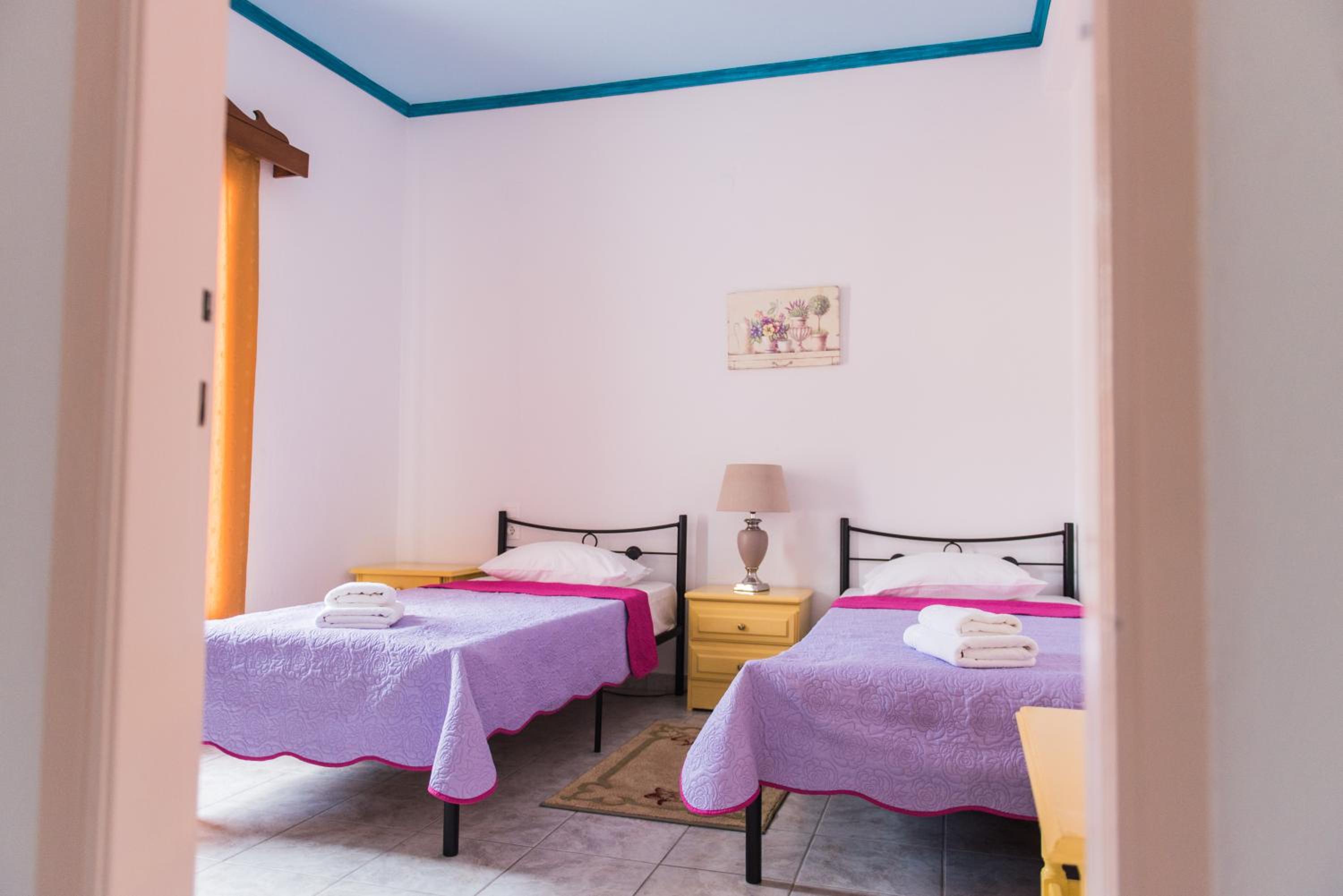 Twin Room - Photo 4