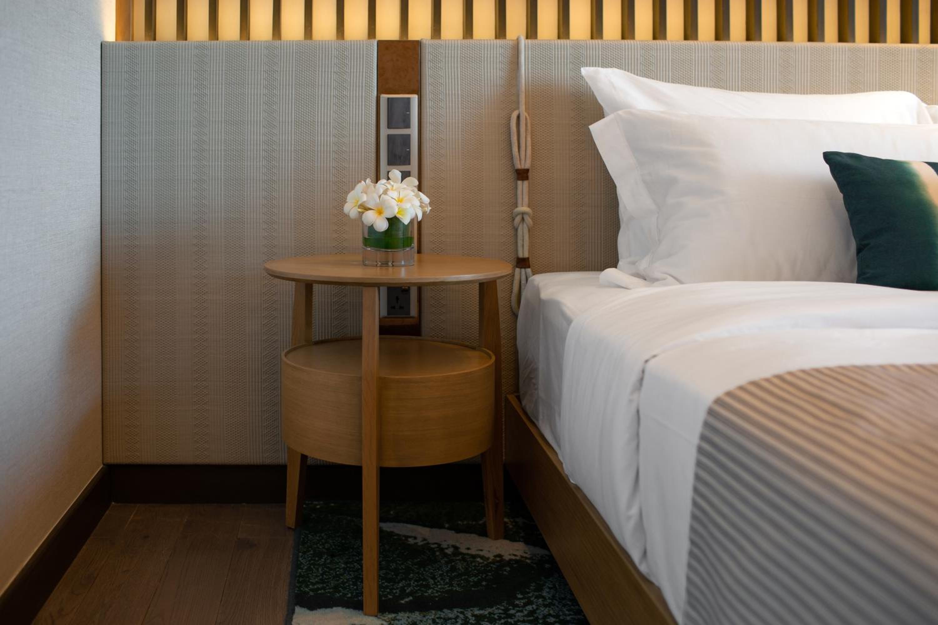 Deluxe Room with Ocean View - Photo 11