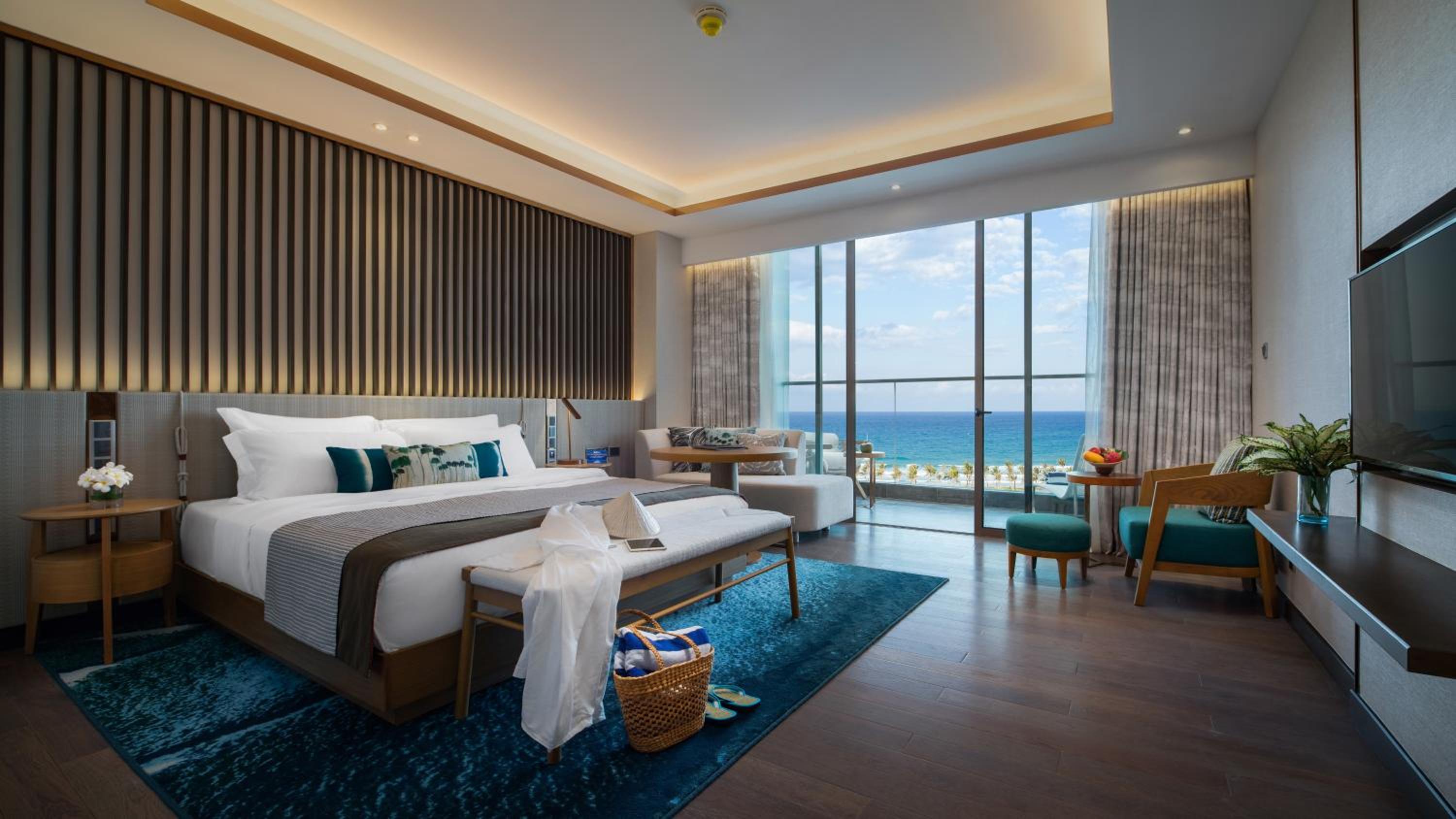 Deluxe Room with Ocean View - Photo 12