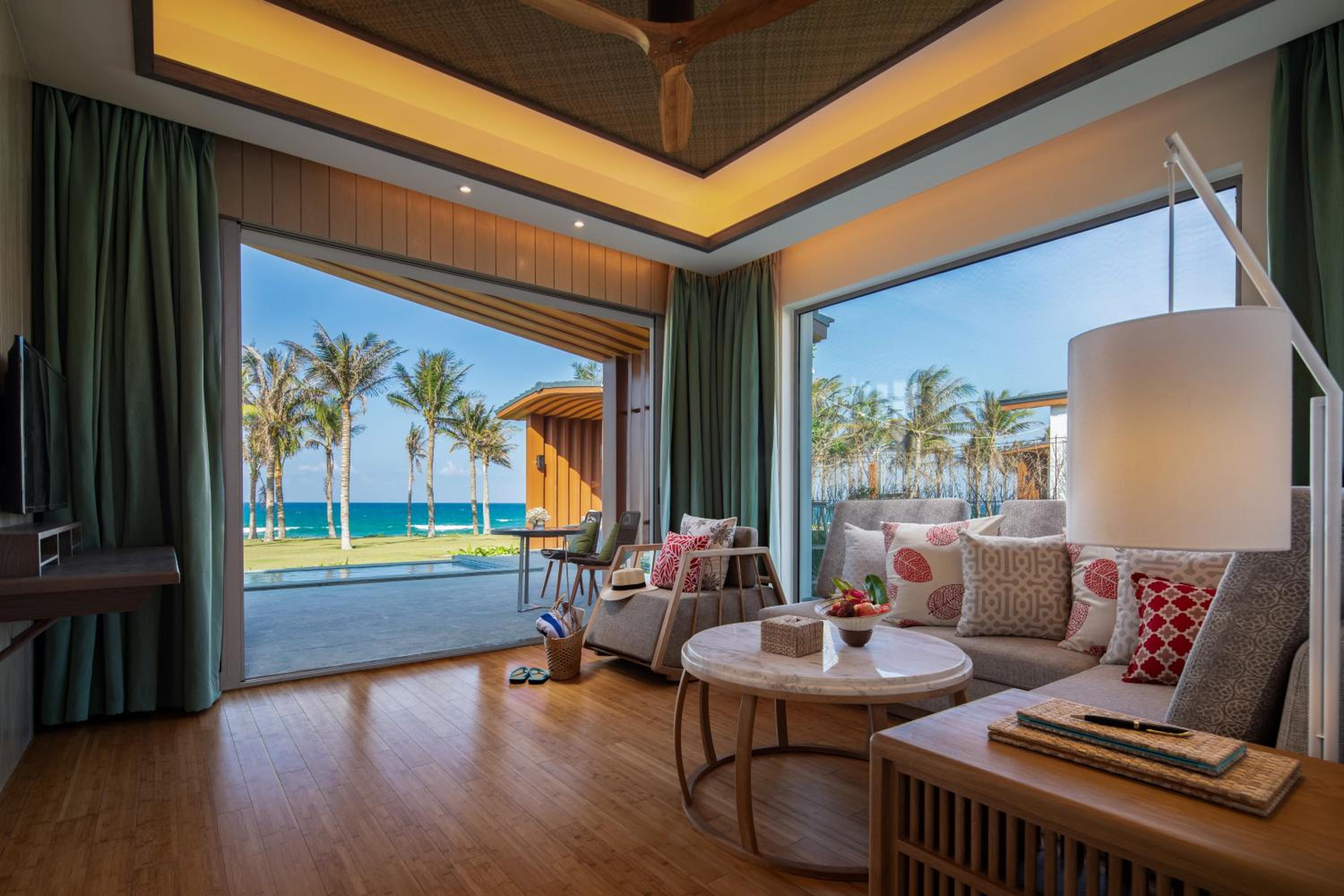 One-Bedroom Beachfront Pool Villa - Free Access to Executive Lounge - Photo 1