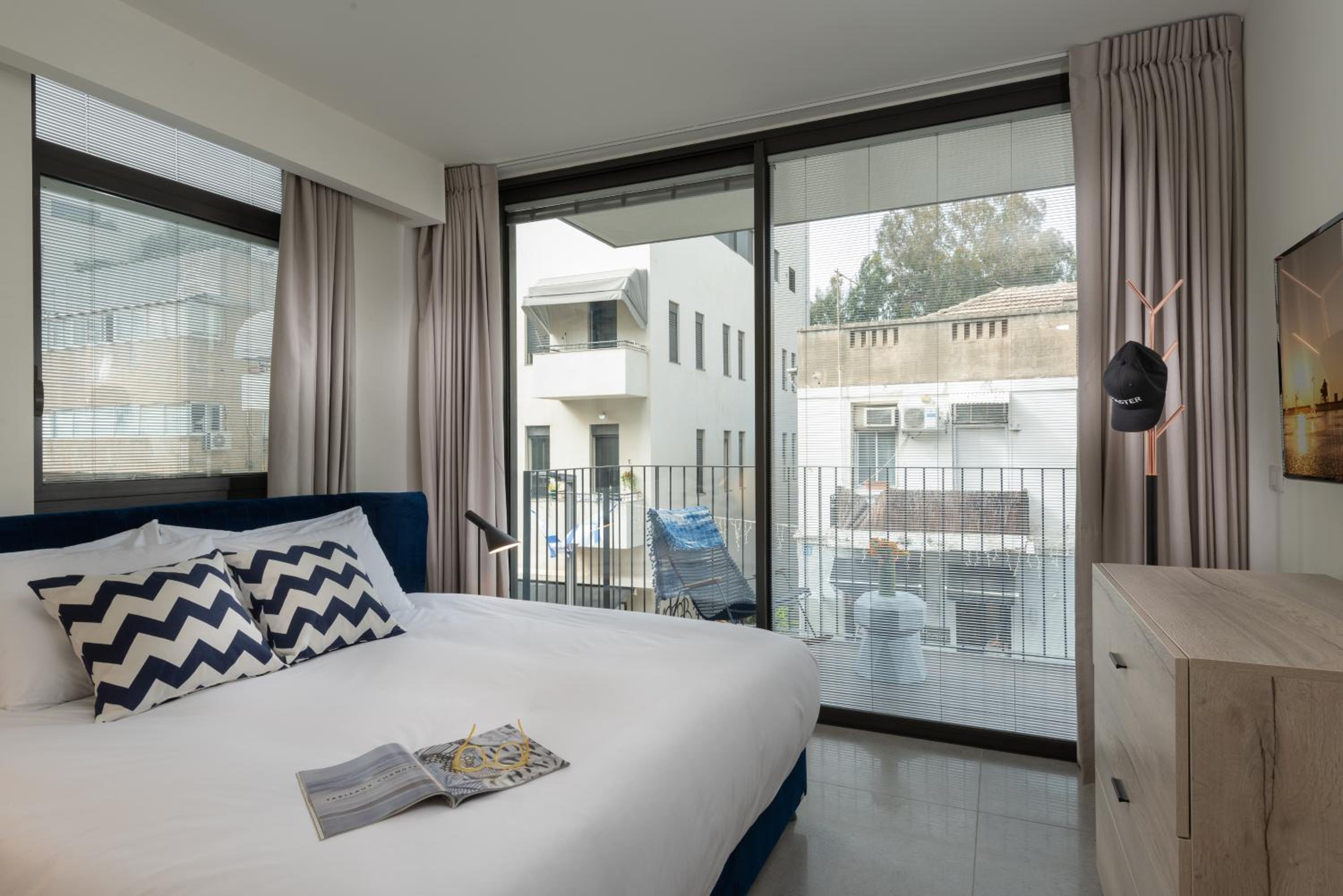 Three-Bedroom Apartment with Balcony photo 2