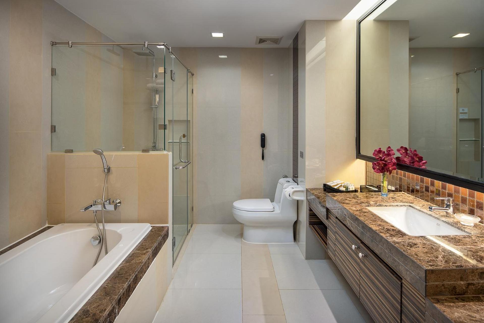 Luxury Quadruple Room (Main Tower)
