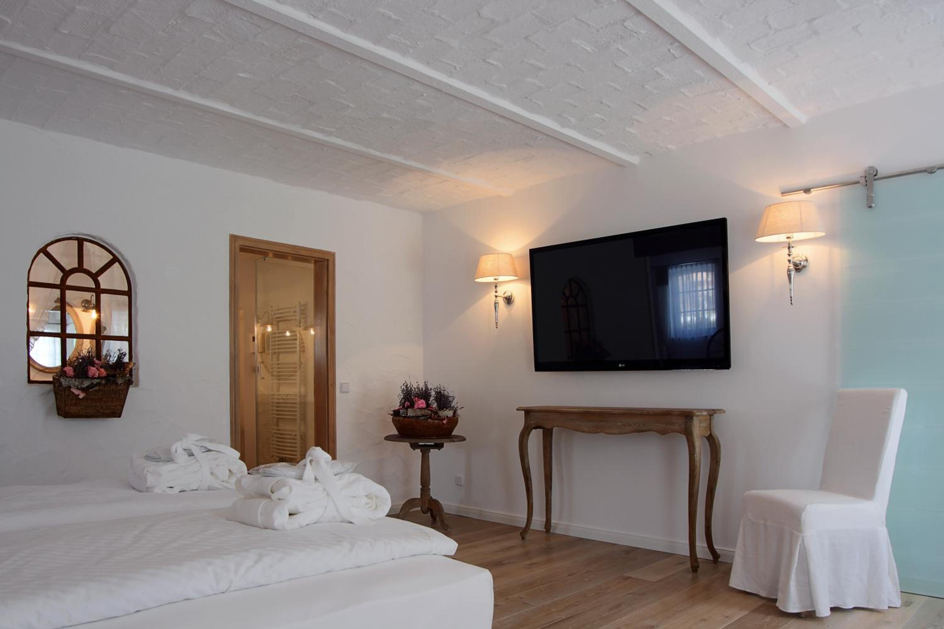 SPA Suite (4 Adults) photo 2
