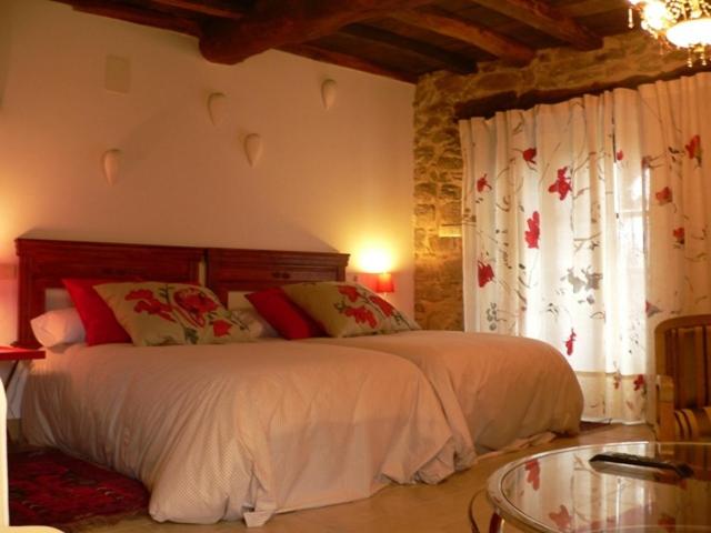 Five-Bedroom House photo 1