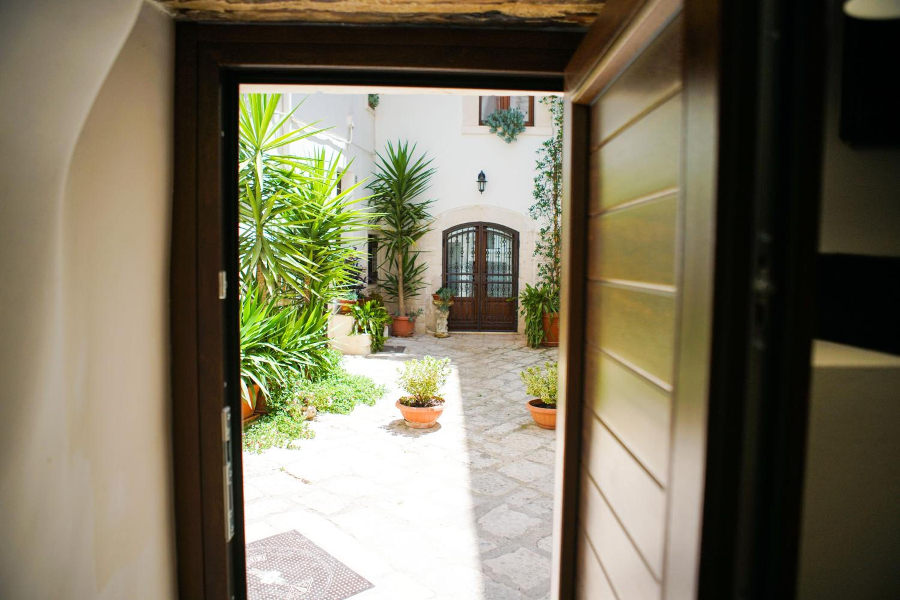 One-Bedroom House - Photo 24