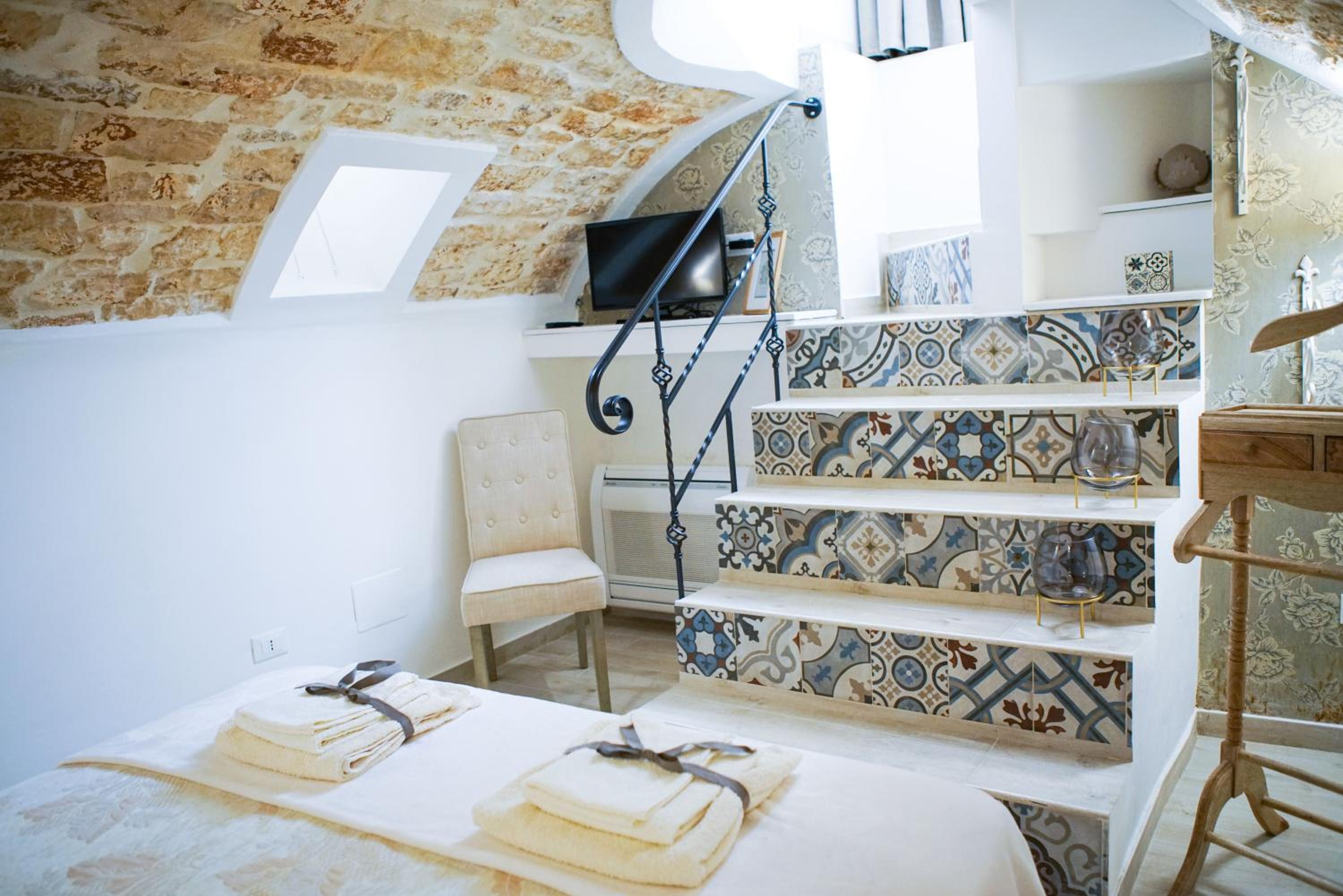 One-Bedroom House - Photo 43