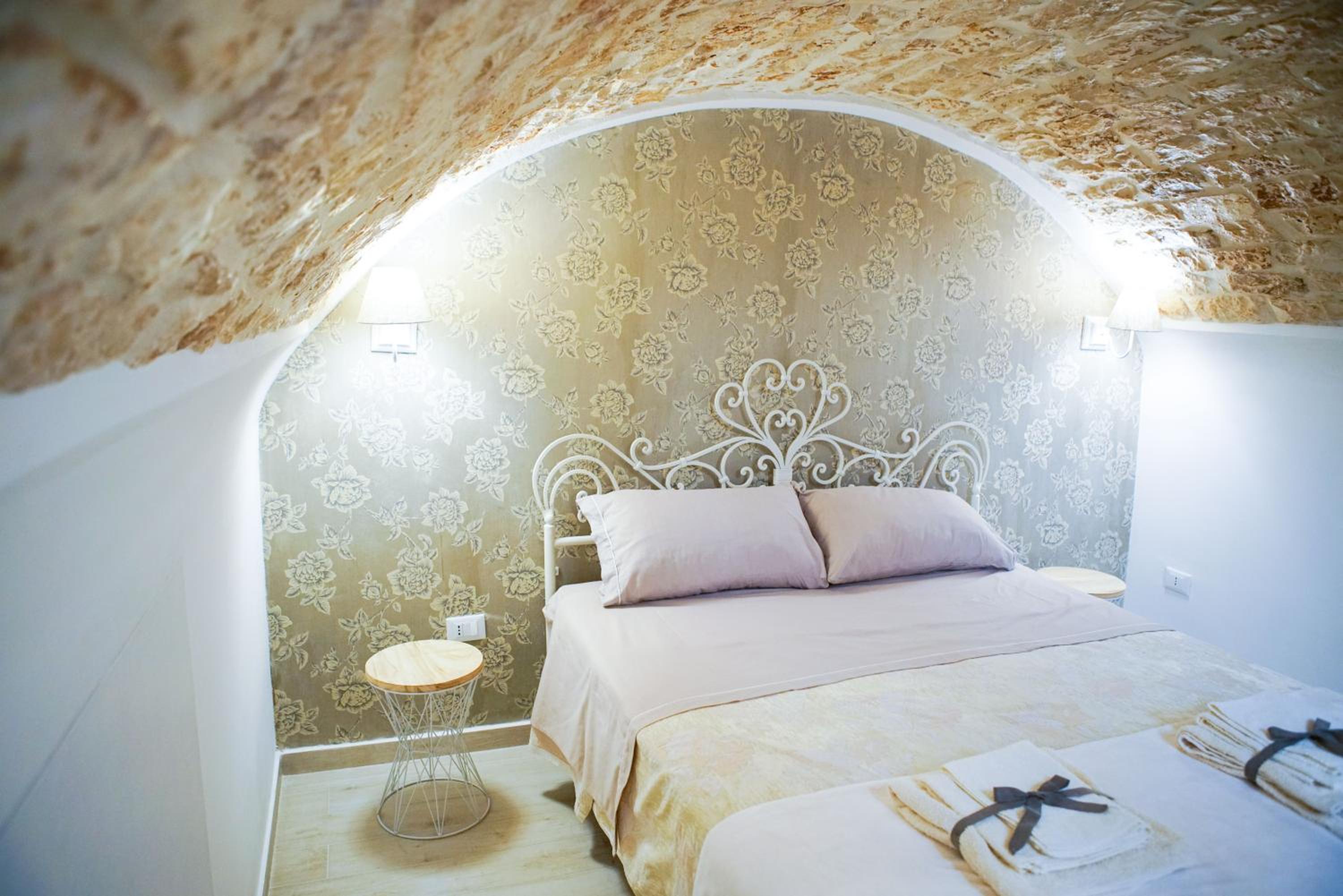 One-Bedroom House - Photo 11