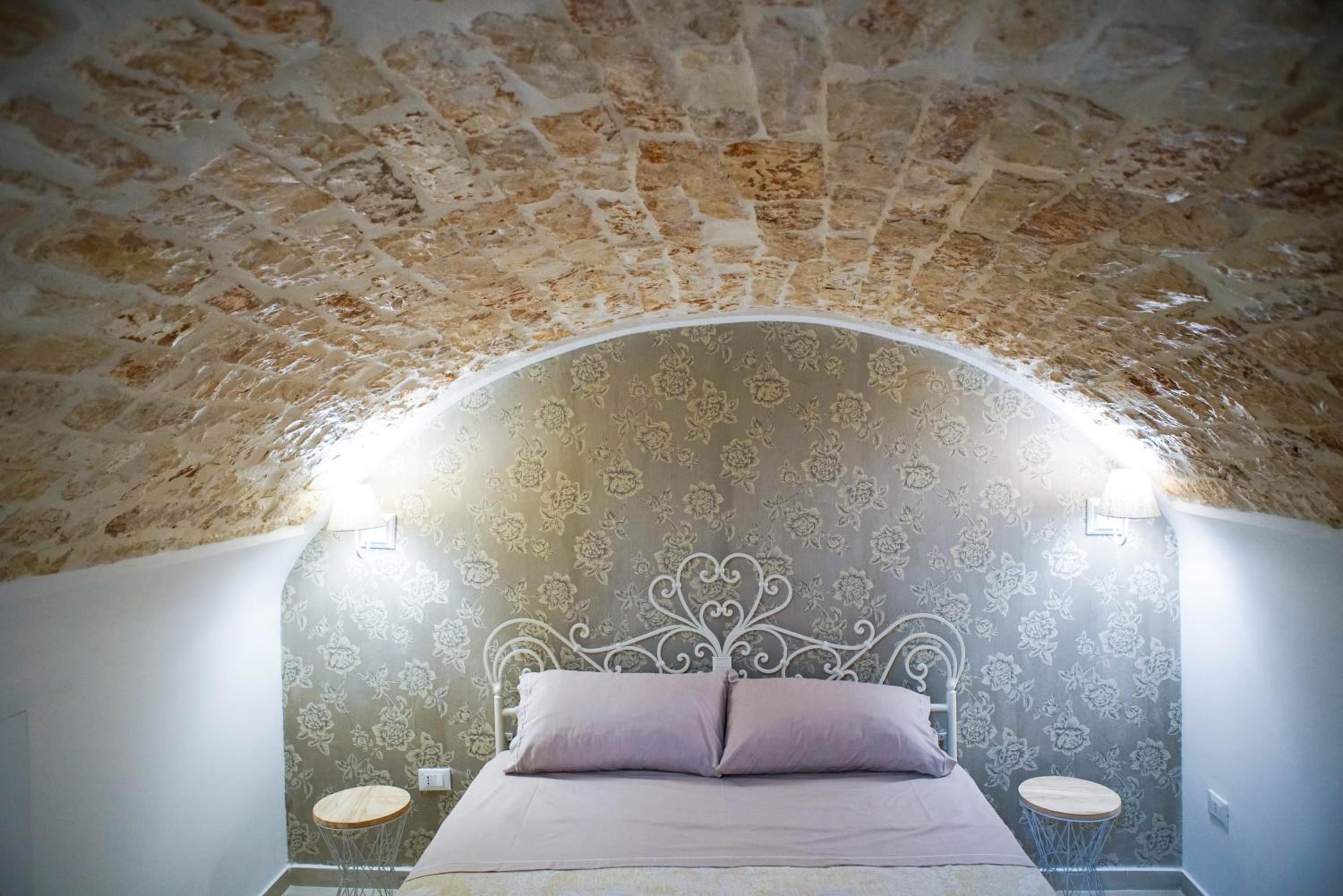 One-Bedroom House - Photo 14