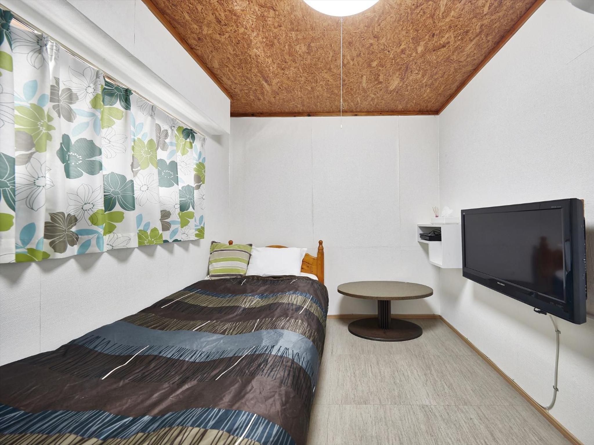 Single Room with Shared Bathroom - Non Smoking photo 1