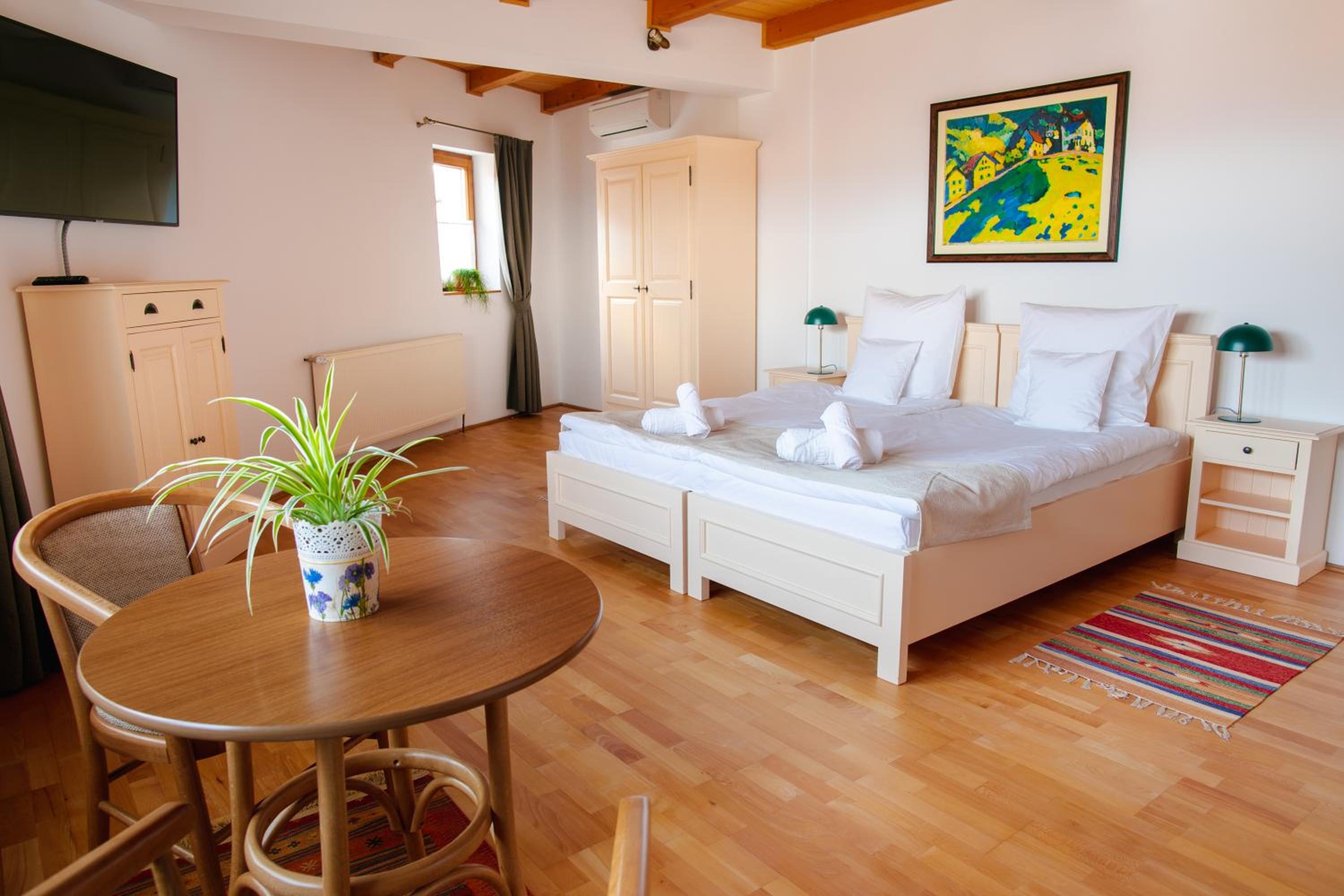 Large Double or Twin Room - Photo 1