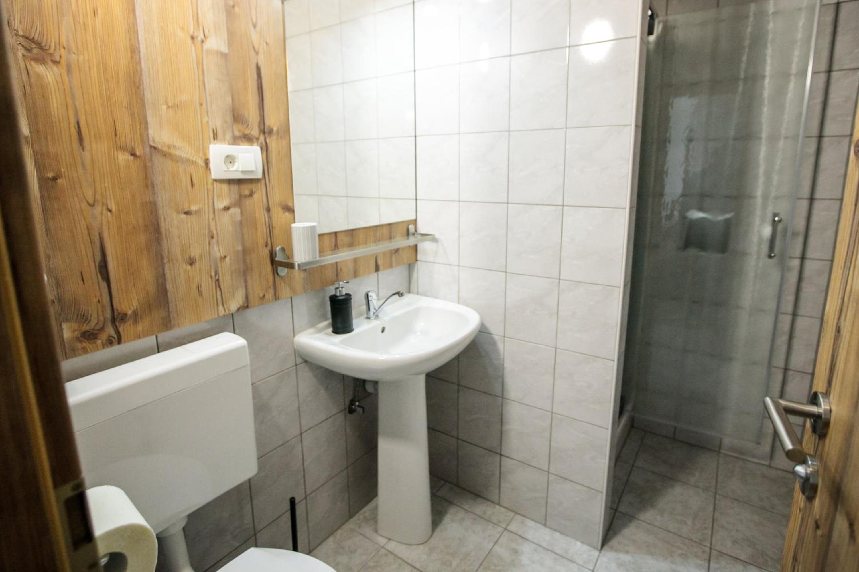 Deluxe Double or Twin Room with Balcony - Photo 4