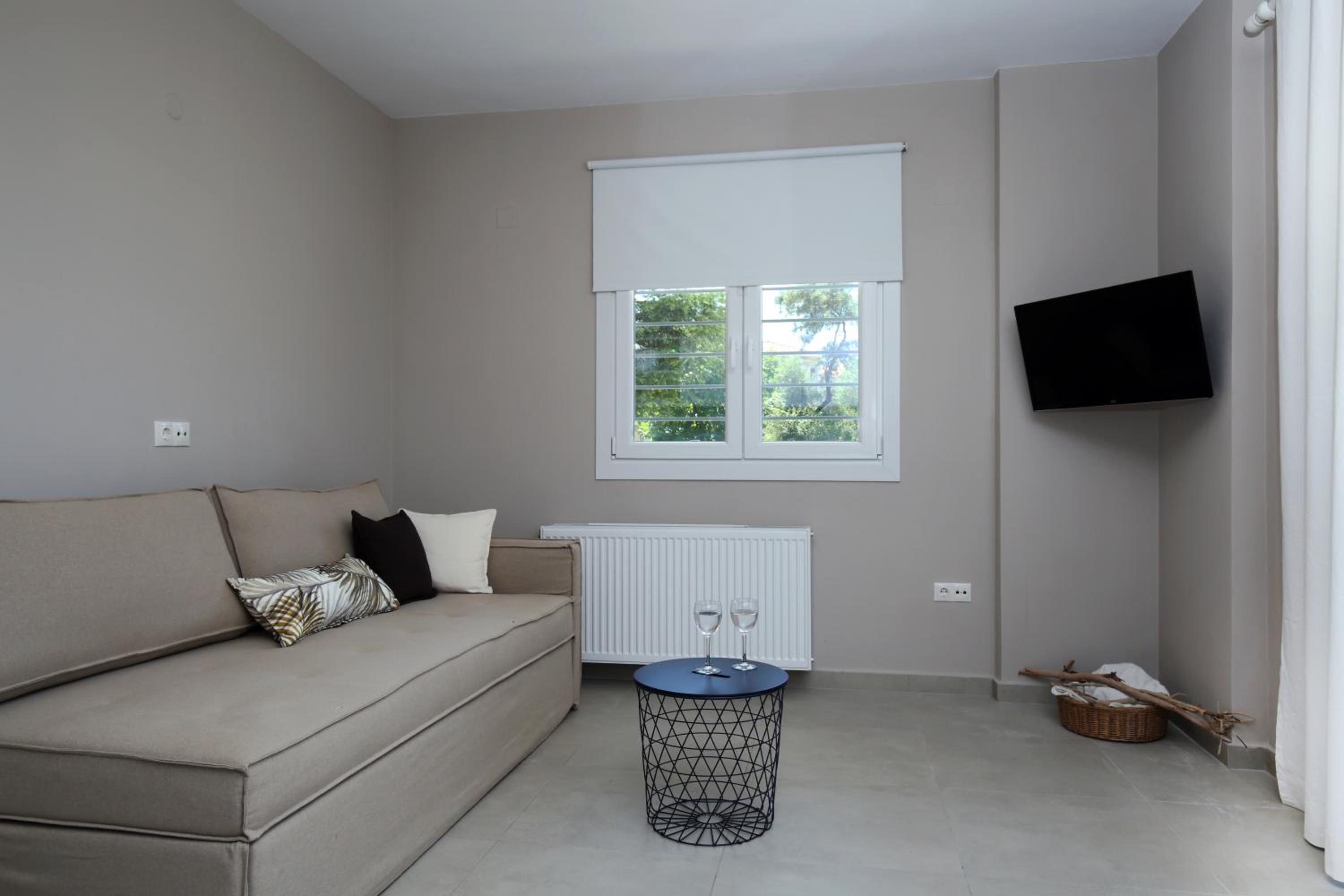 One-Bedroom Apartment - Photo 14