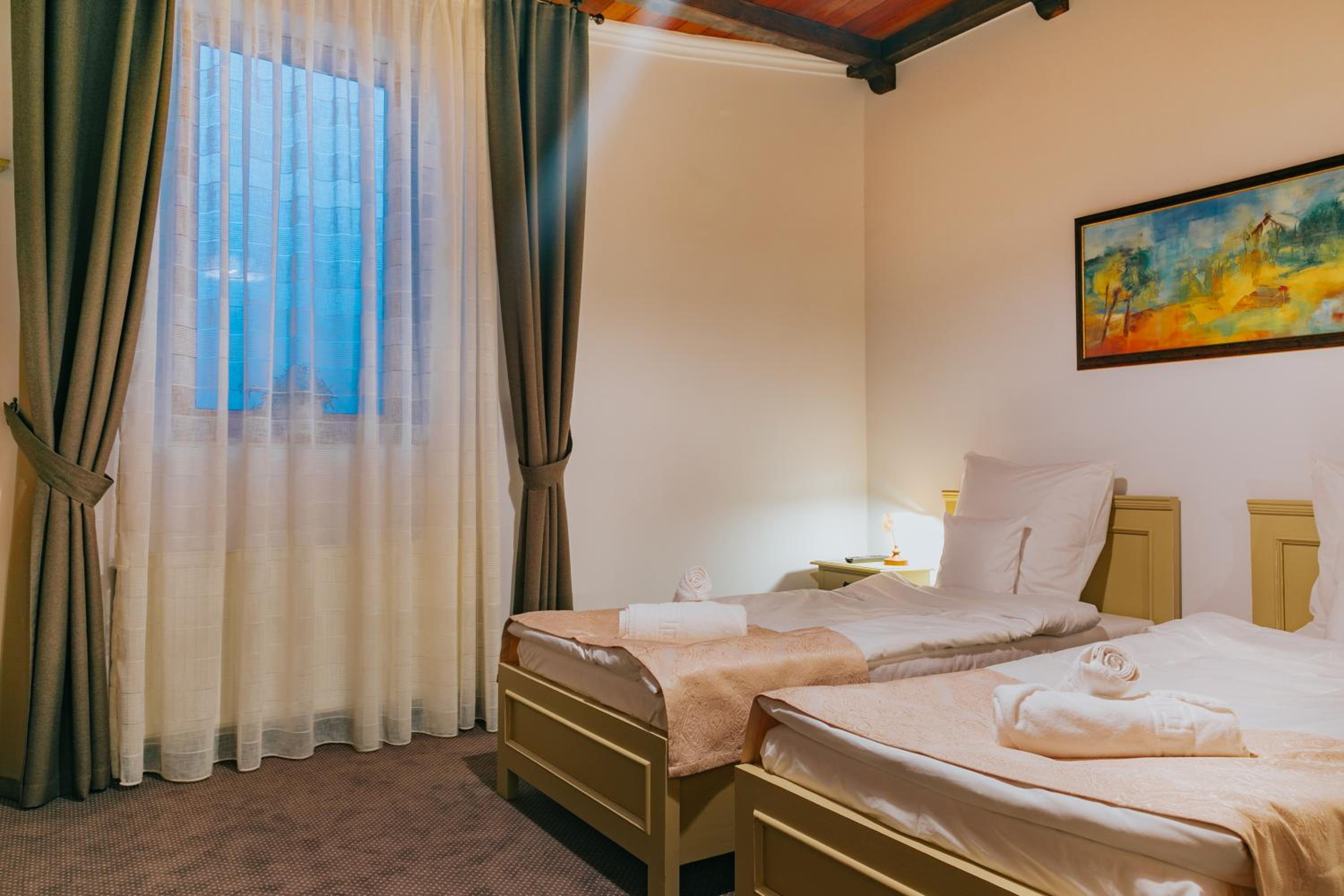 Small Double or Twin Room - Photo 6