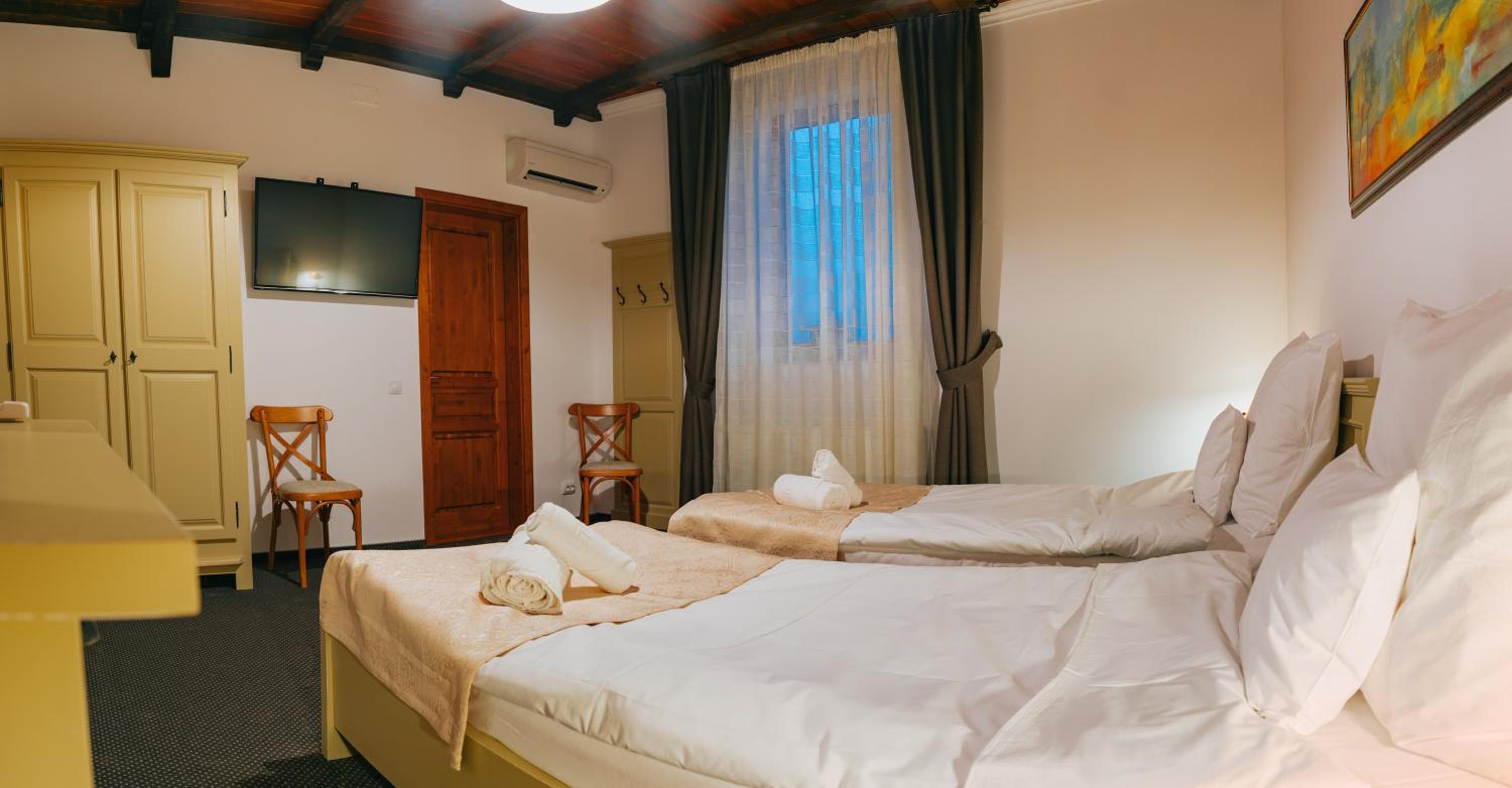 Small Double or Twin Room - Photo 5