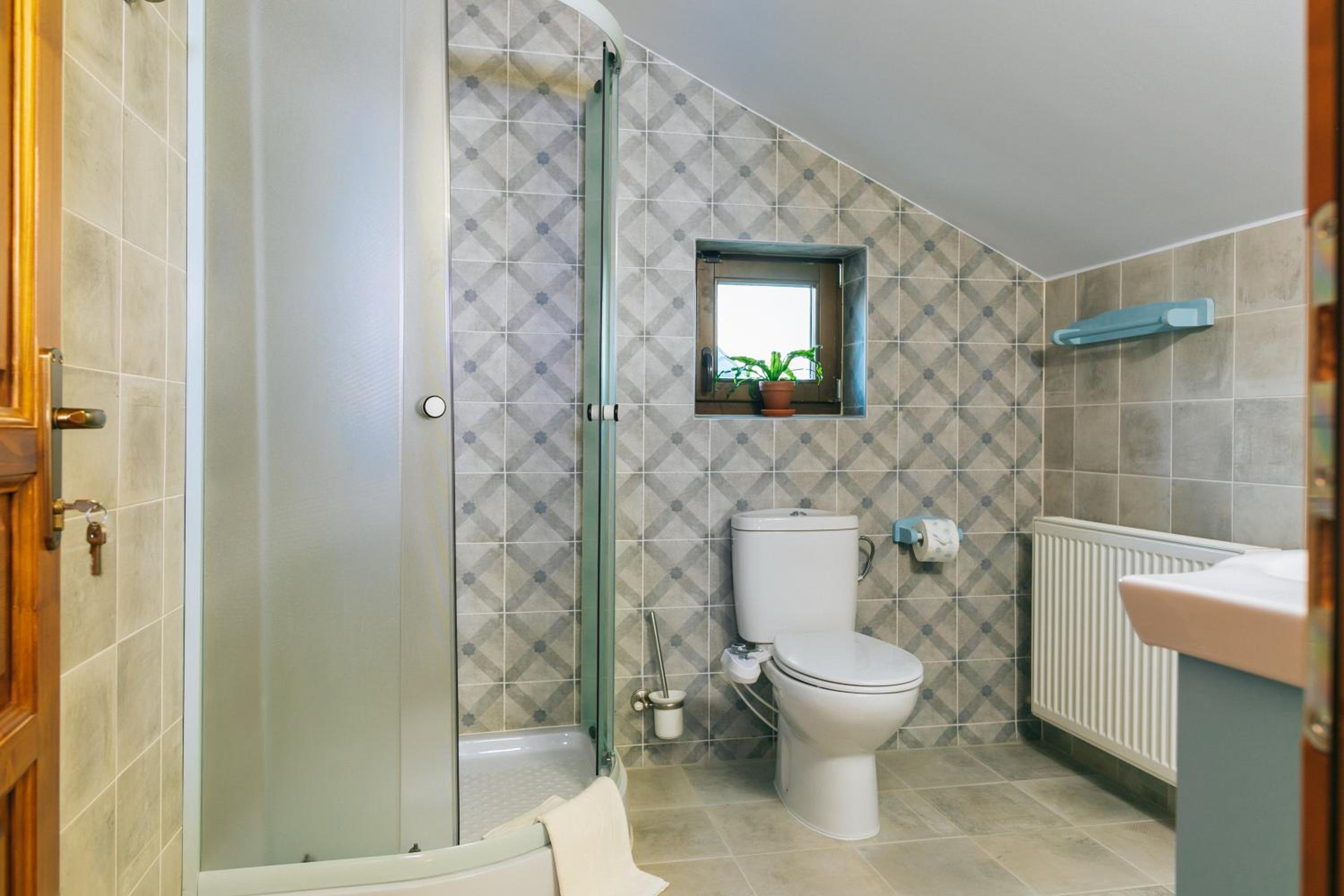 Small Double or Twin Room - Photo 10