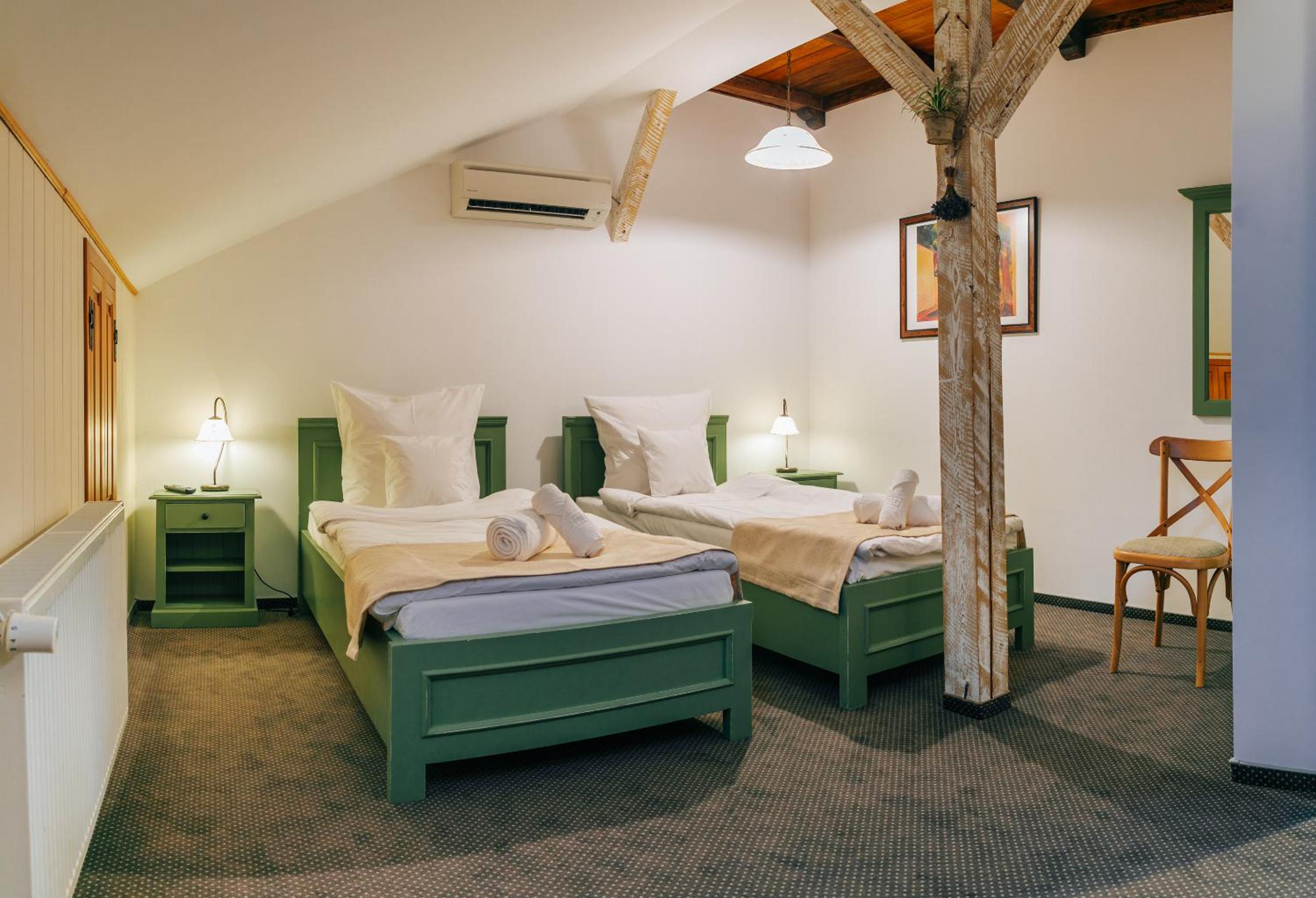 Small Double or Twin Room - Photo 2