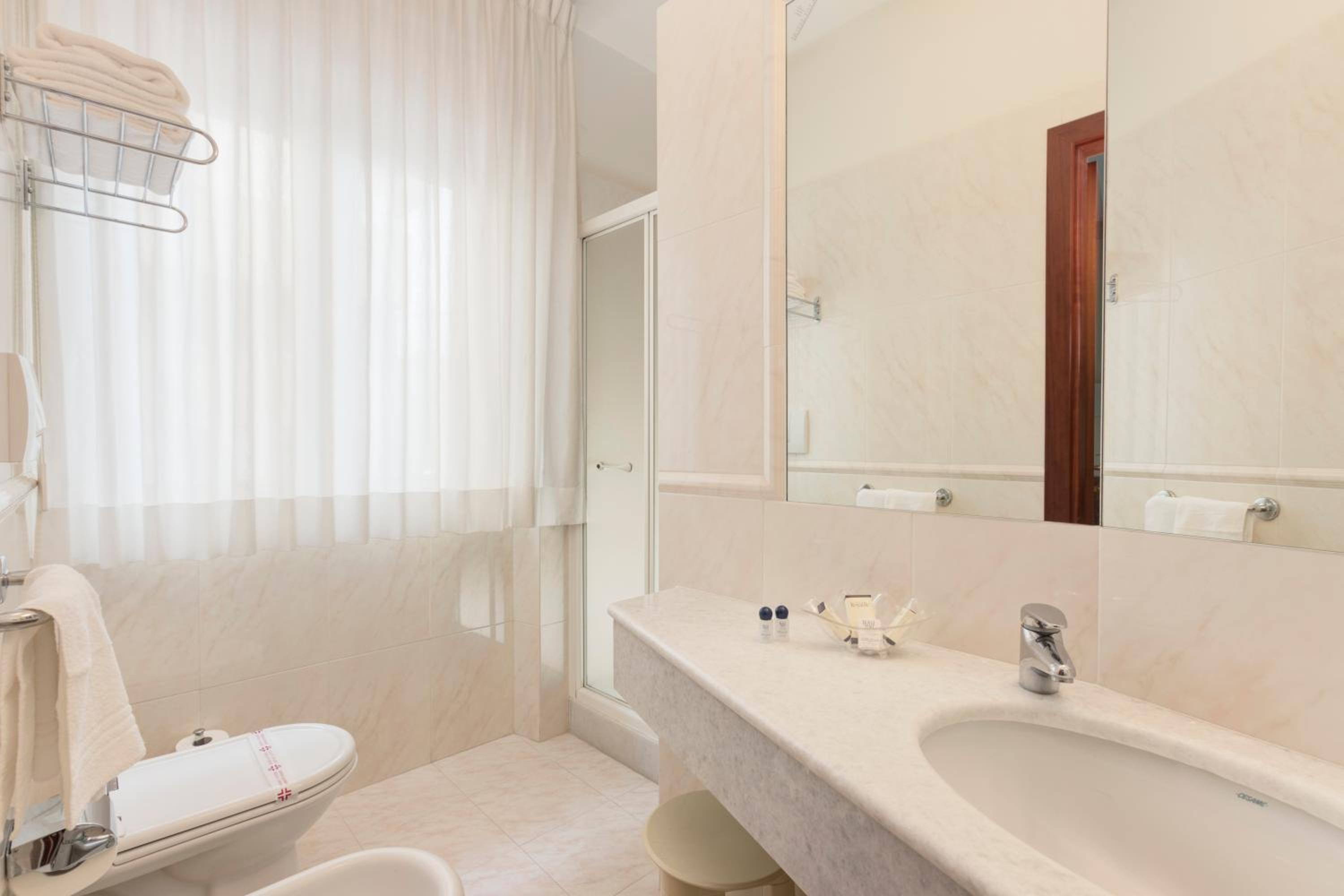 Double or Twin Room photo 3