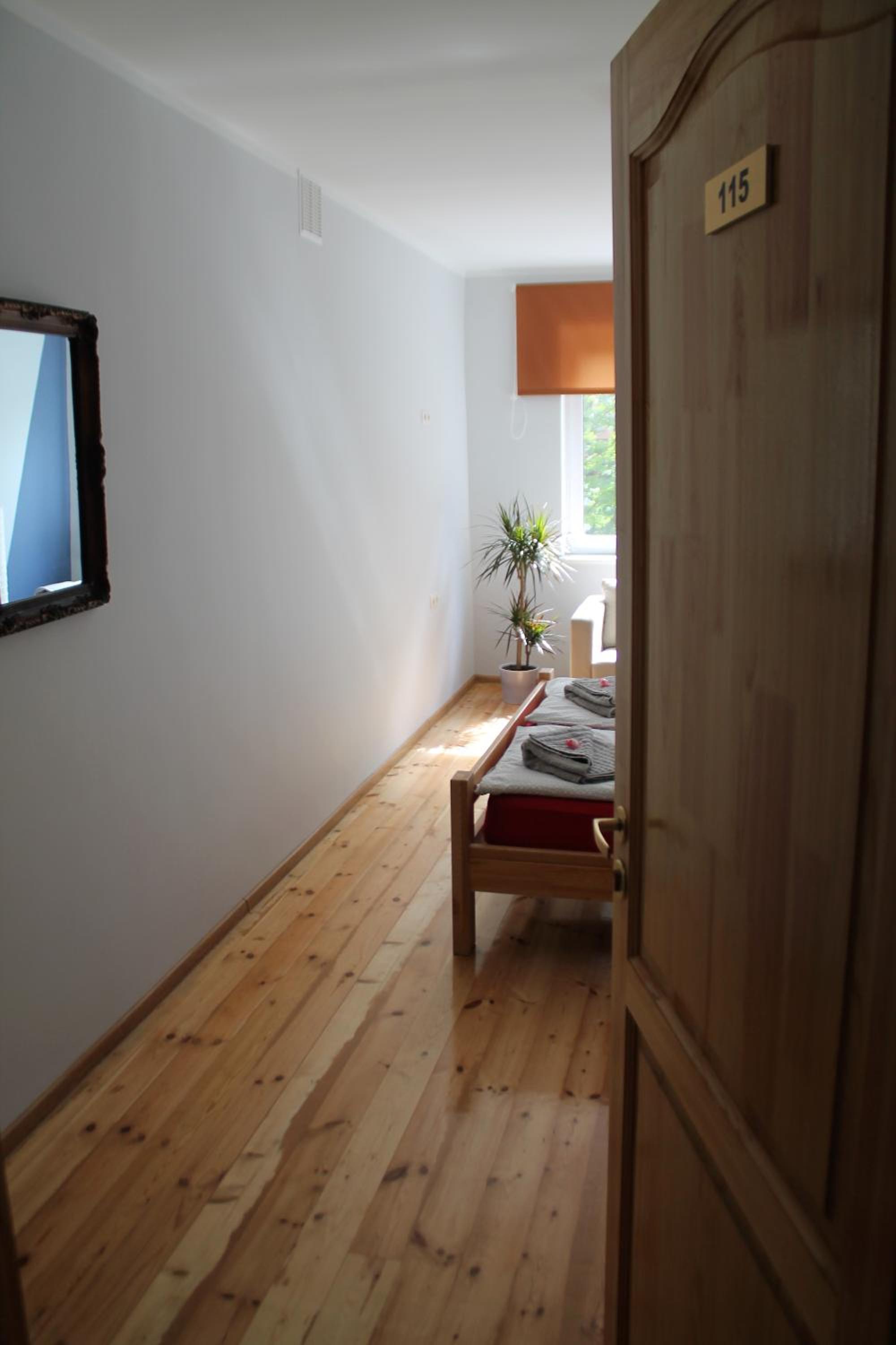 Budget Twin Room - Photo 3