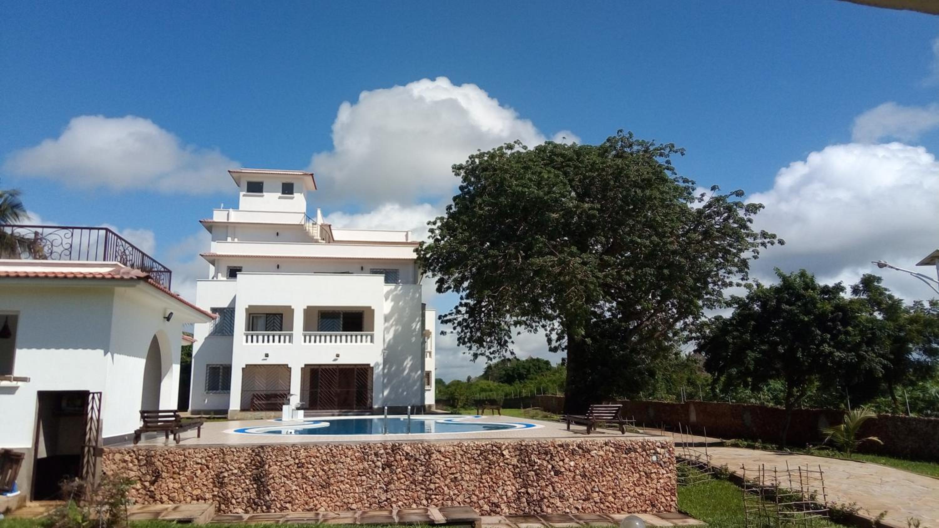 Villa photo 1