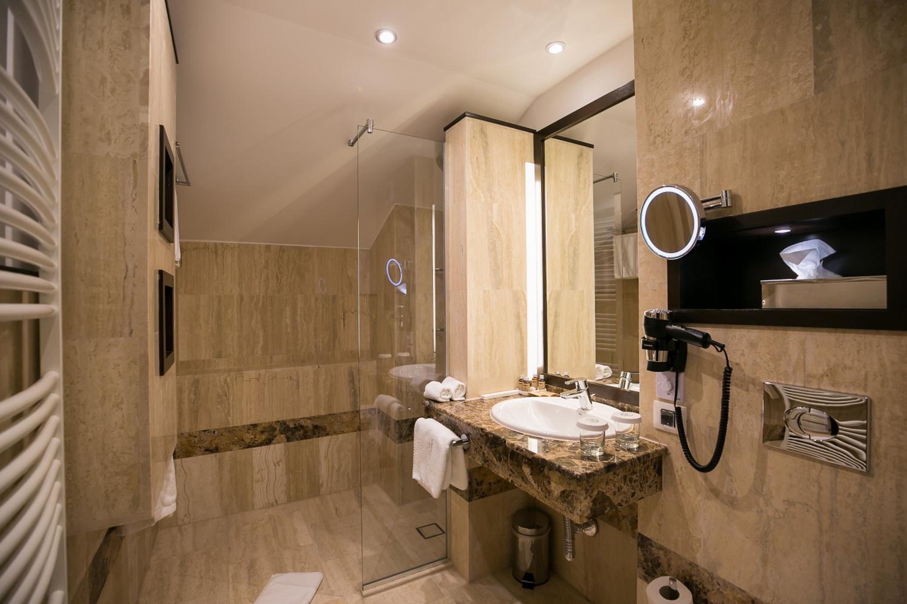 Superior Double or Twin Room - Photo 6