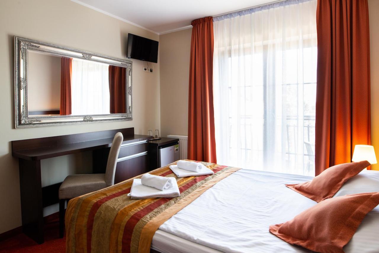 Double or Twin Room with Balcony - Photo 5