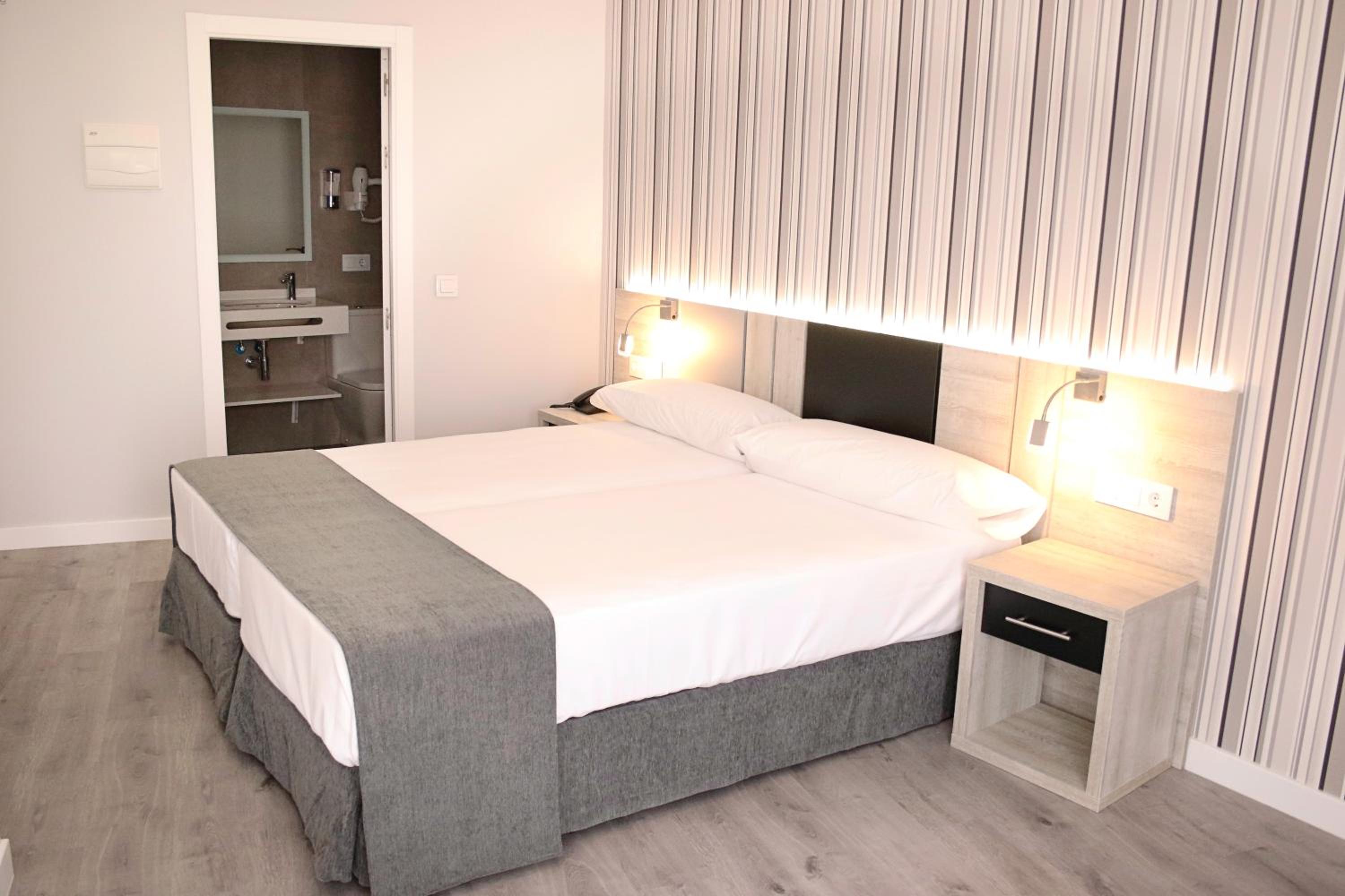 Habitación Doble o Twin Estándar con Balcón