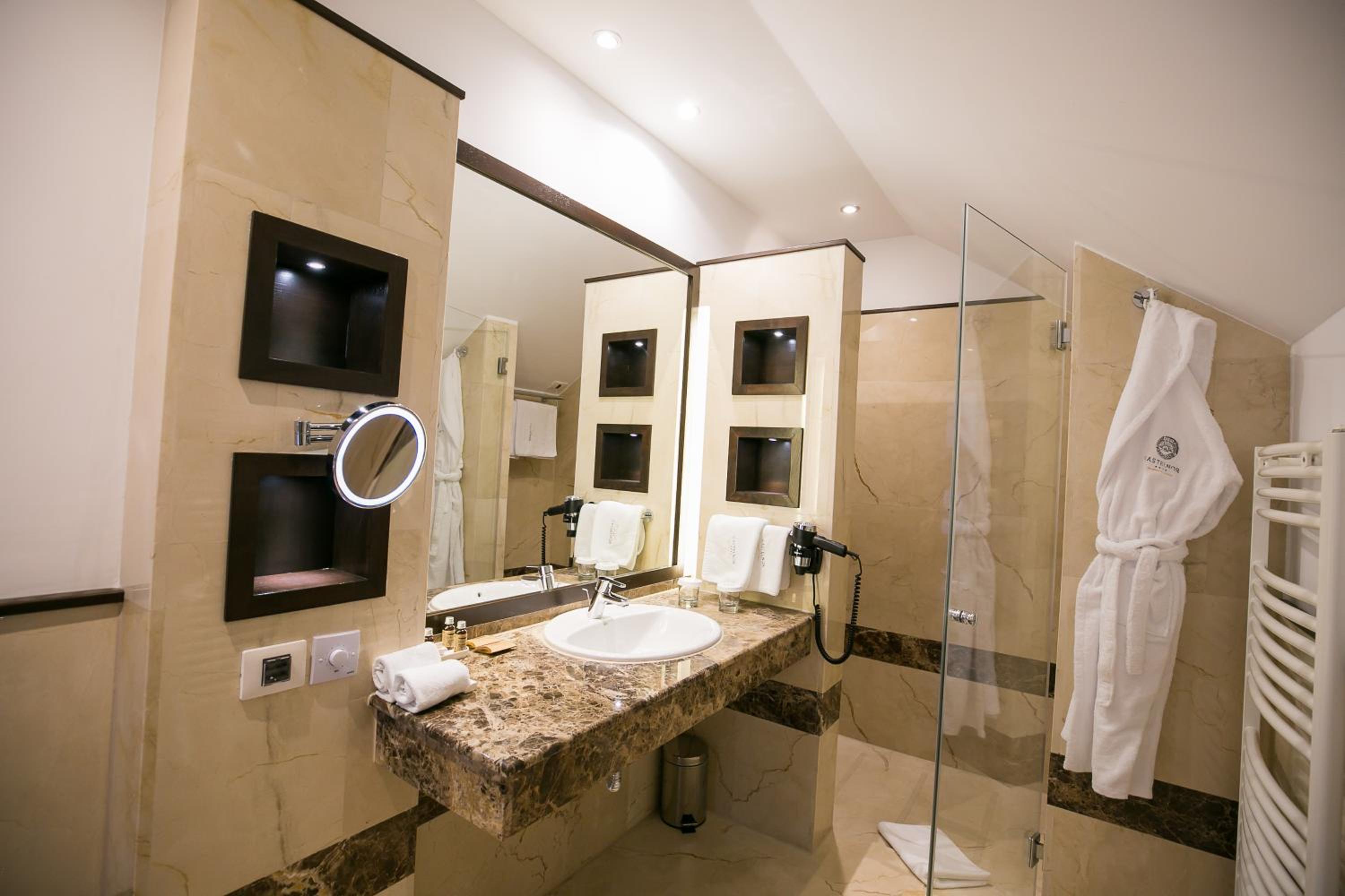 Suite - Photo 2