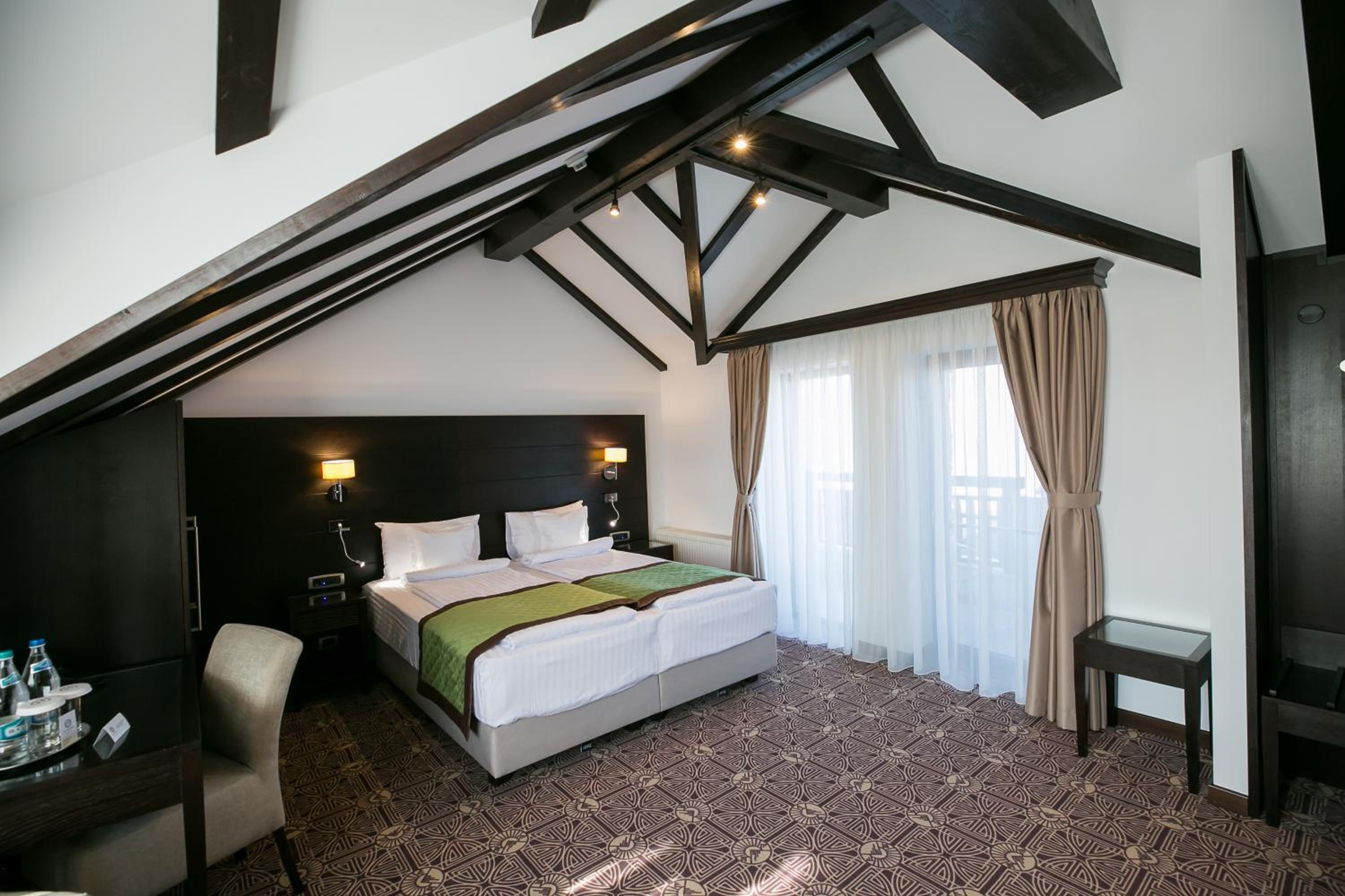 Deluxe Double or Twin Room with Mountain View photo 1
