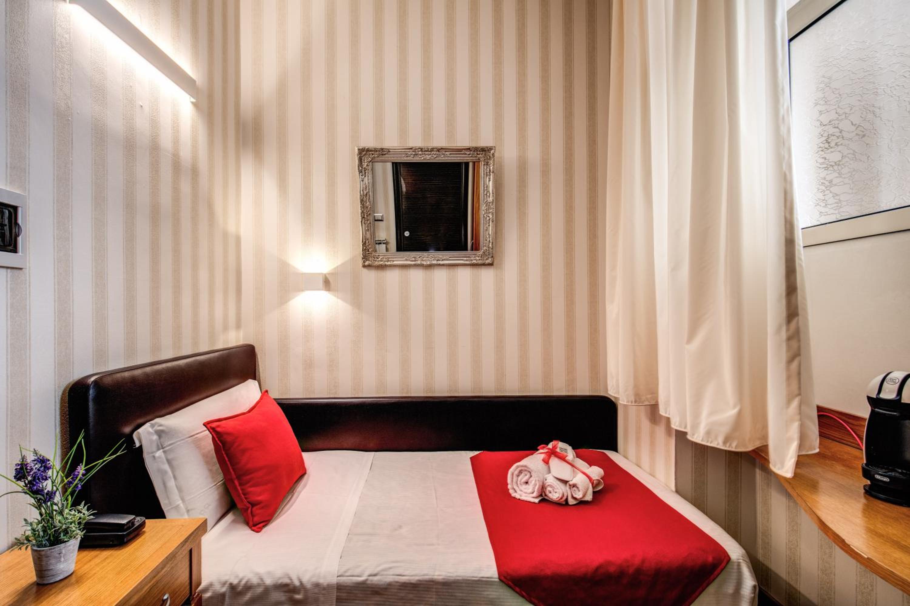 Single Room photo 3